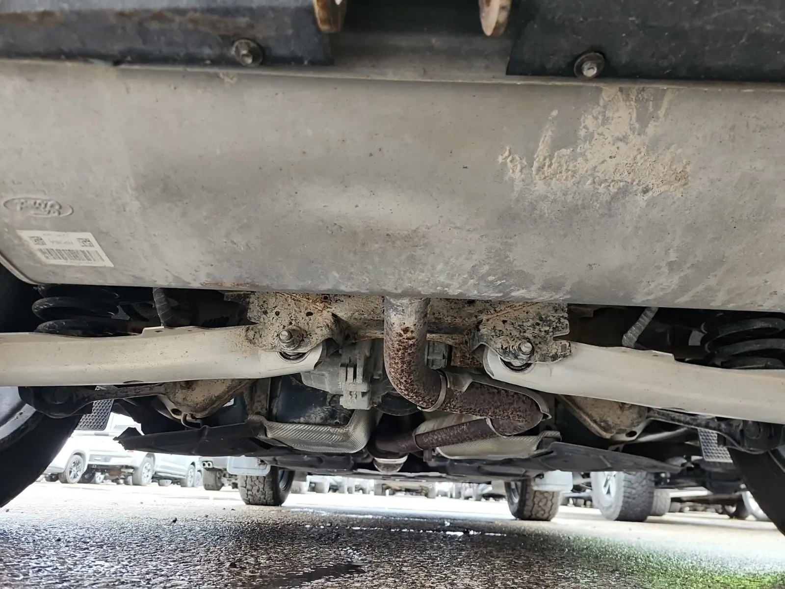 Undercarriage - Rear Photo
