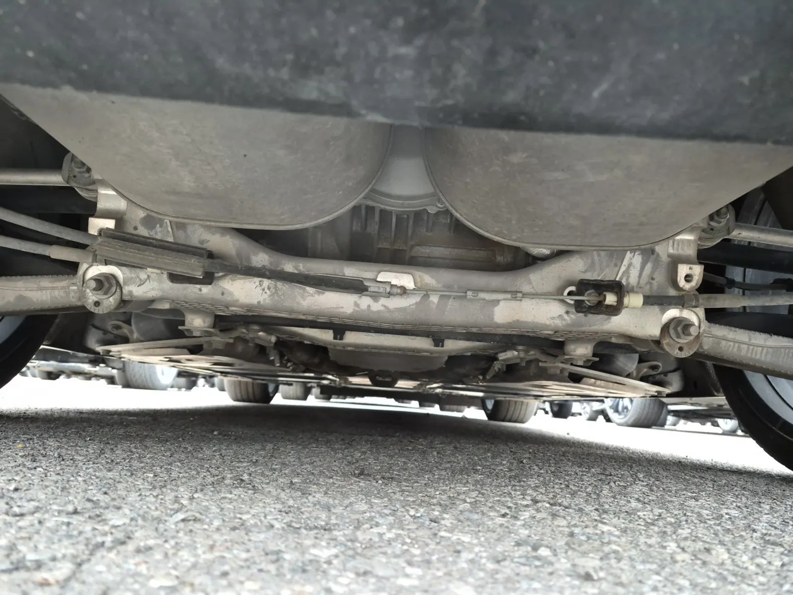 Undercarriage - Rear Photo
