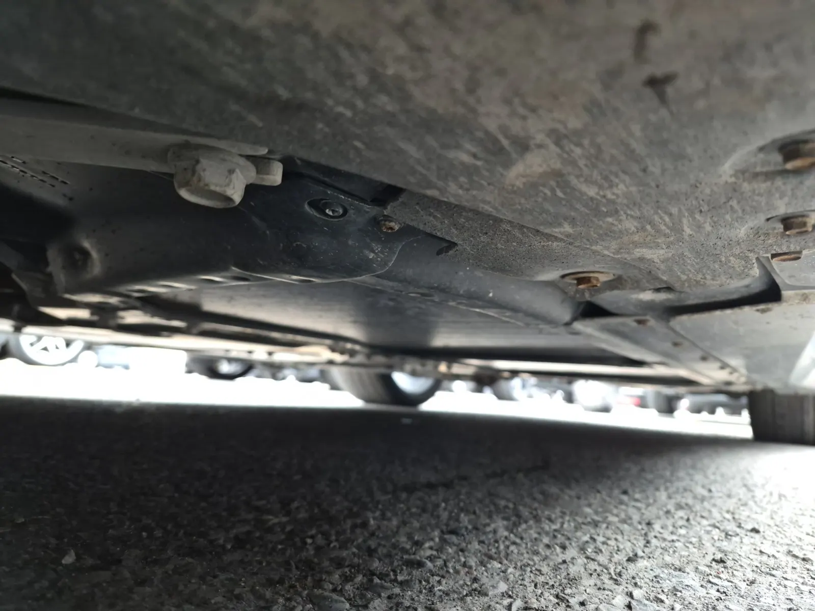 Undercarriage - Driver Photo