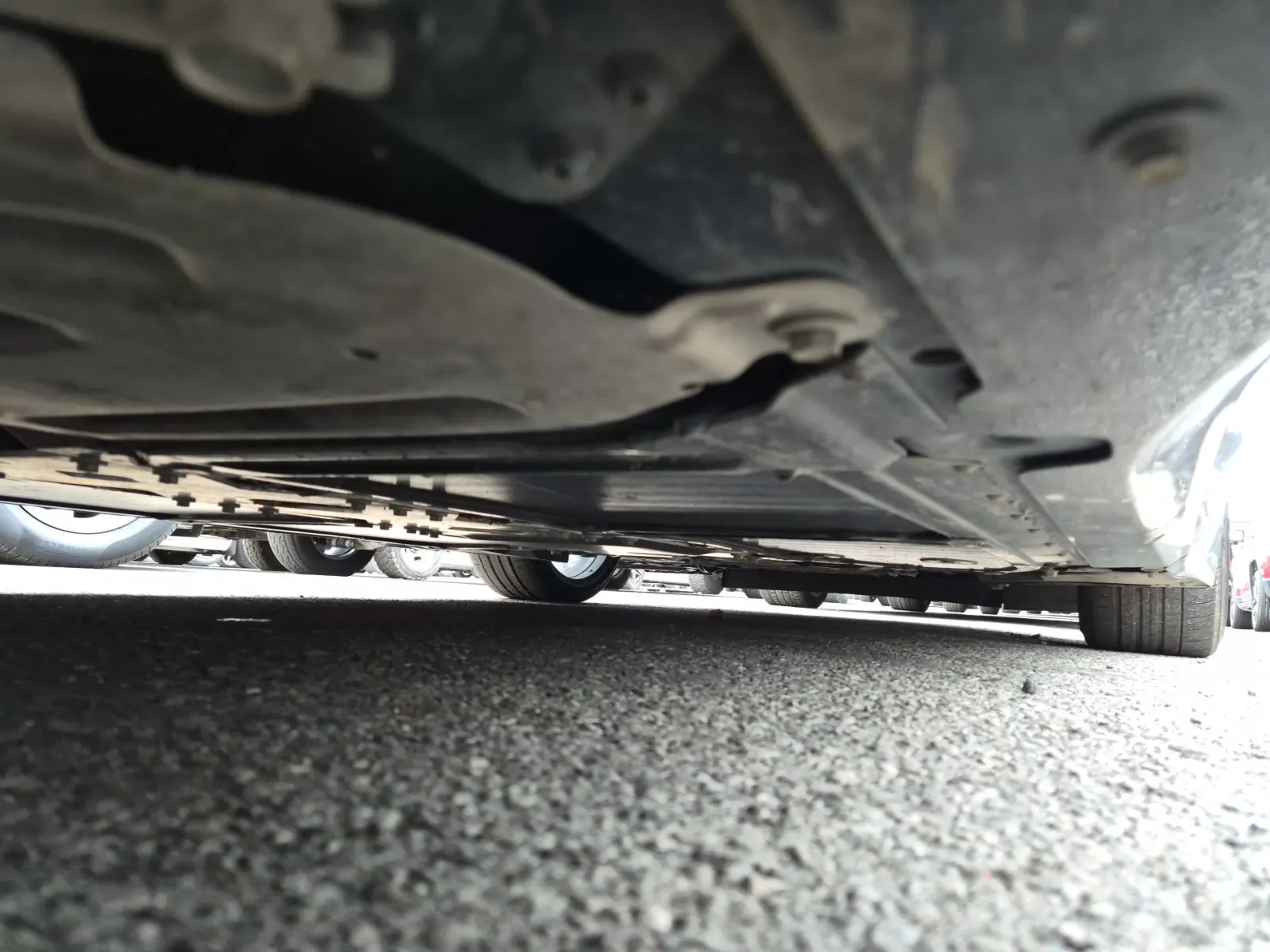 Undercarriage - Passenger Photo