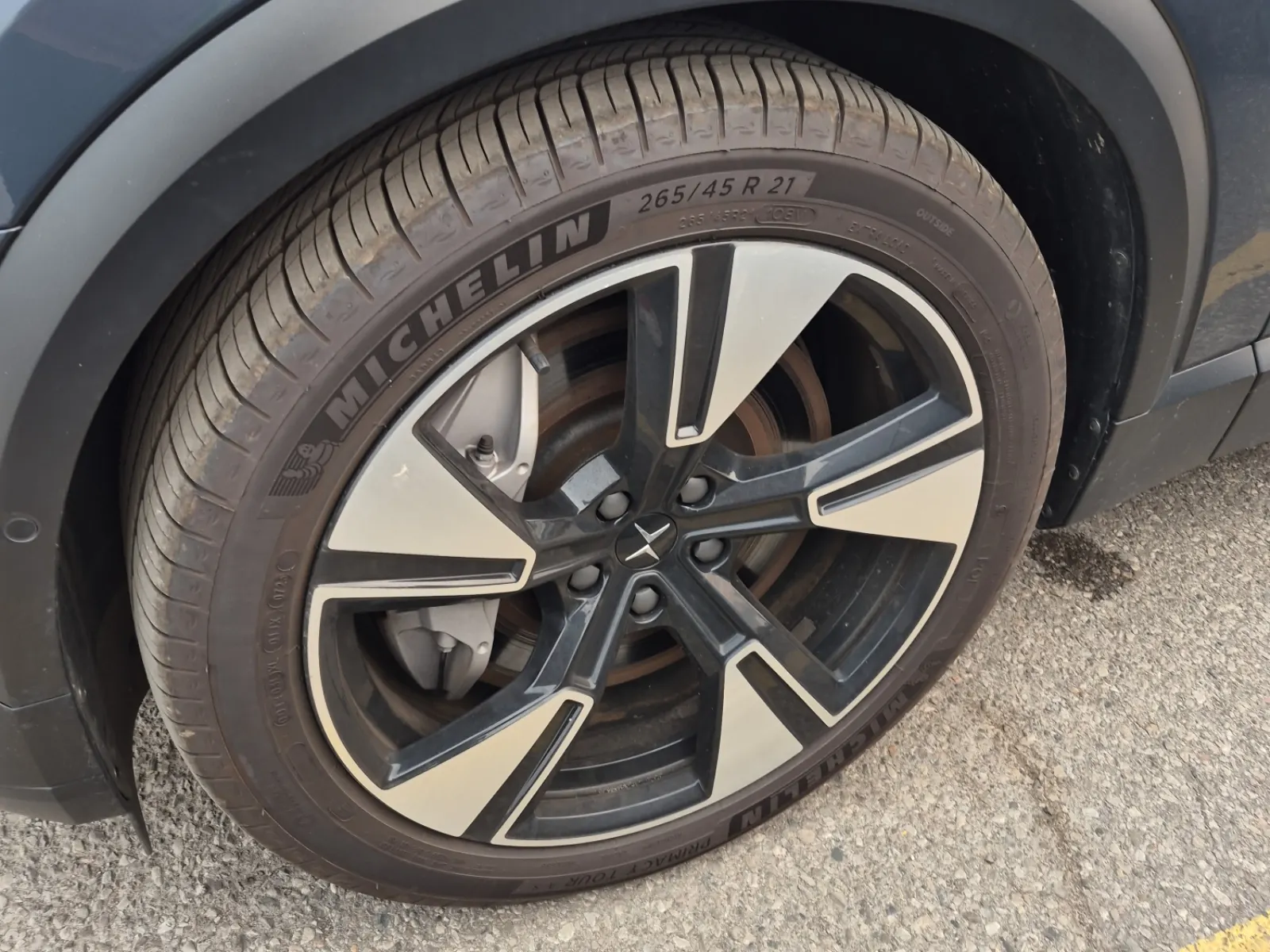 Front driver wheel/tire photo