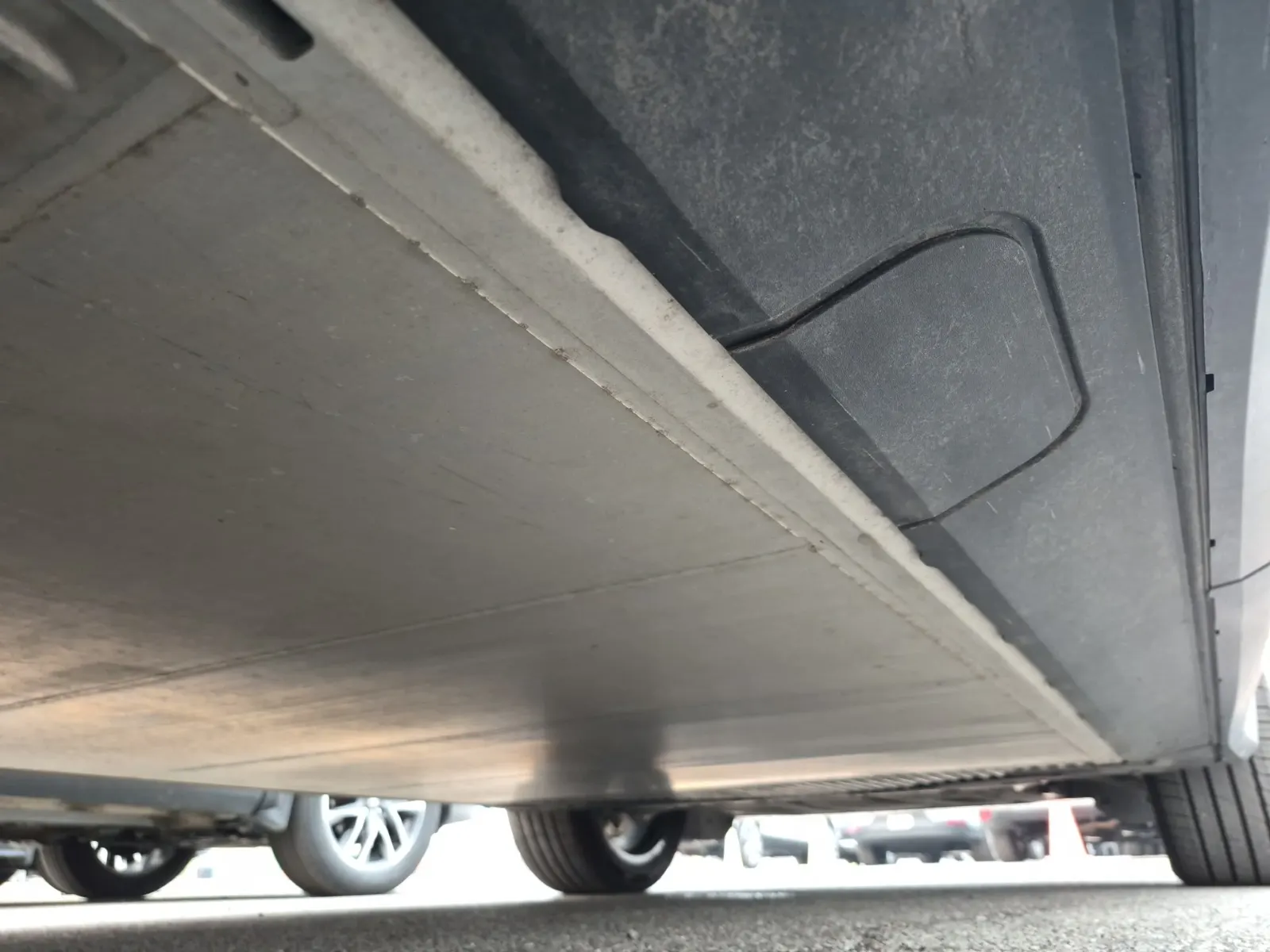 Undercarriage - Passenger Photo