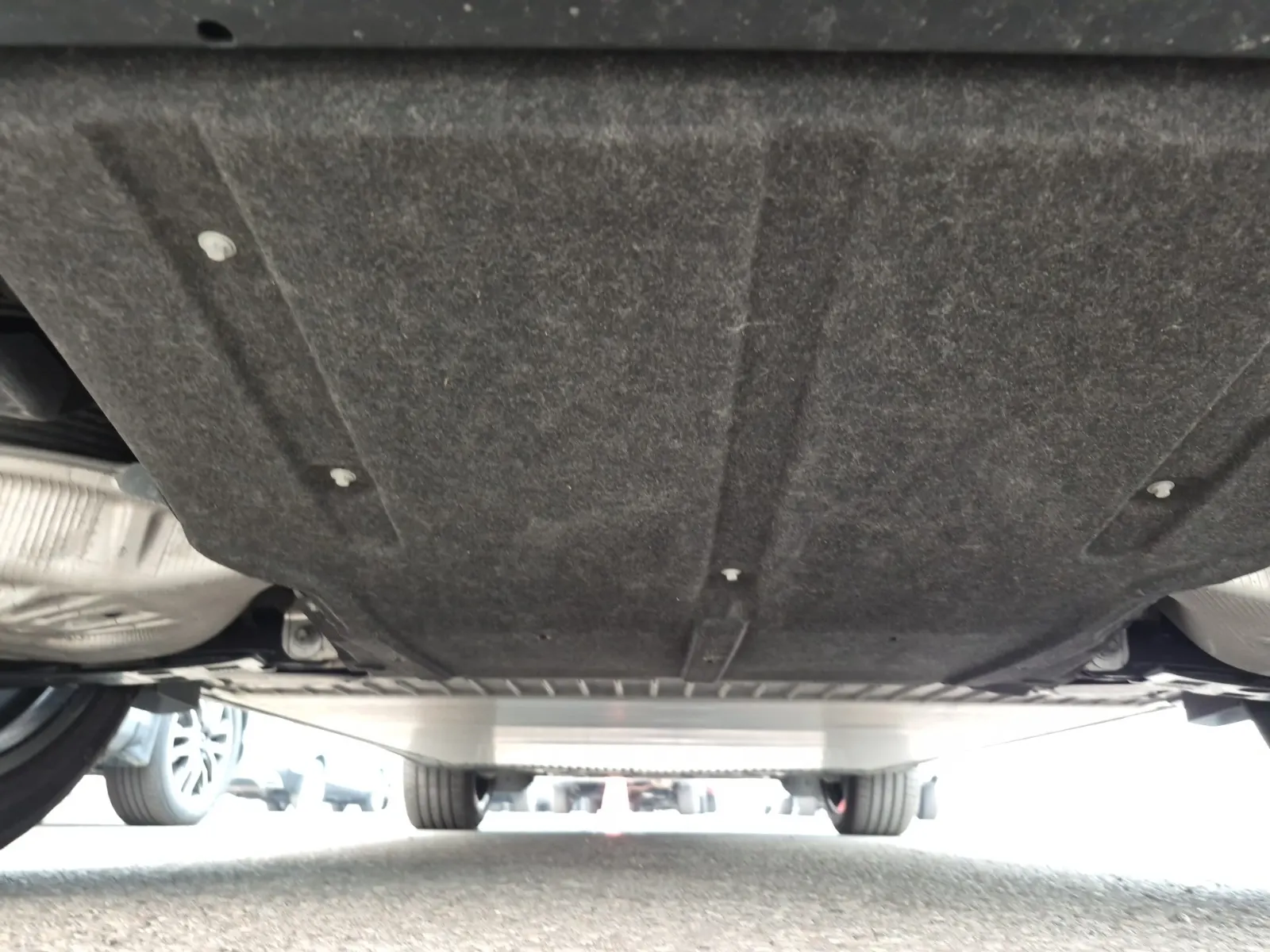 Undercarriage - Rear Photo