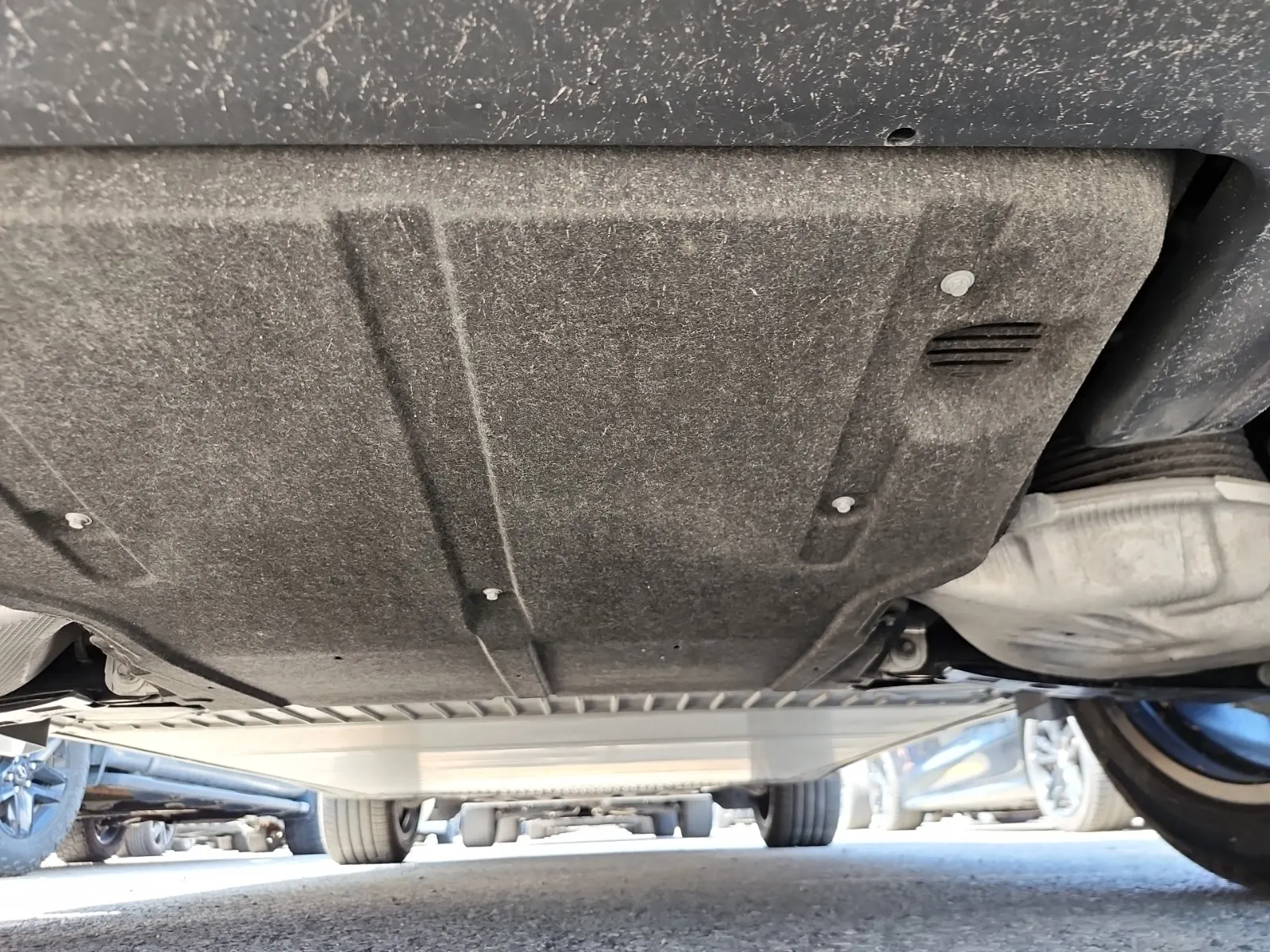 Undercarriage - Rear Photo