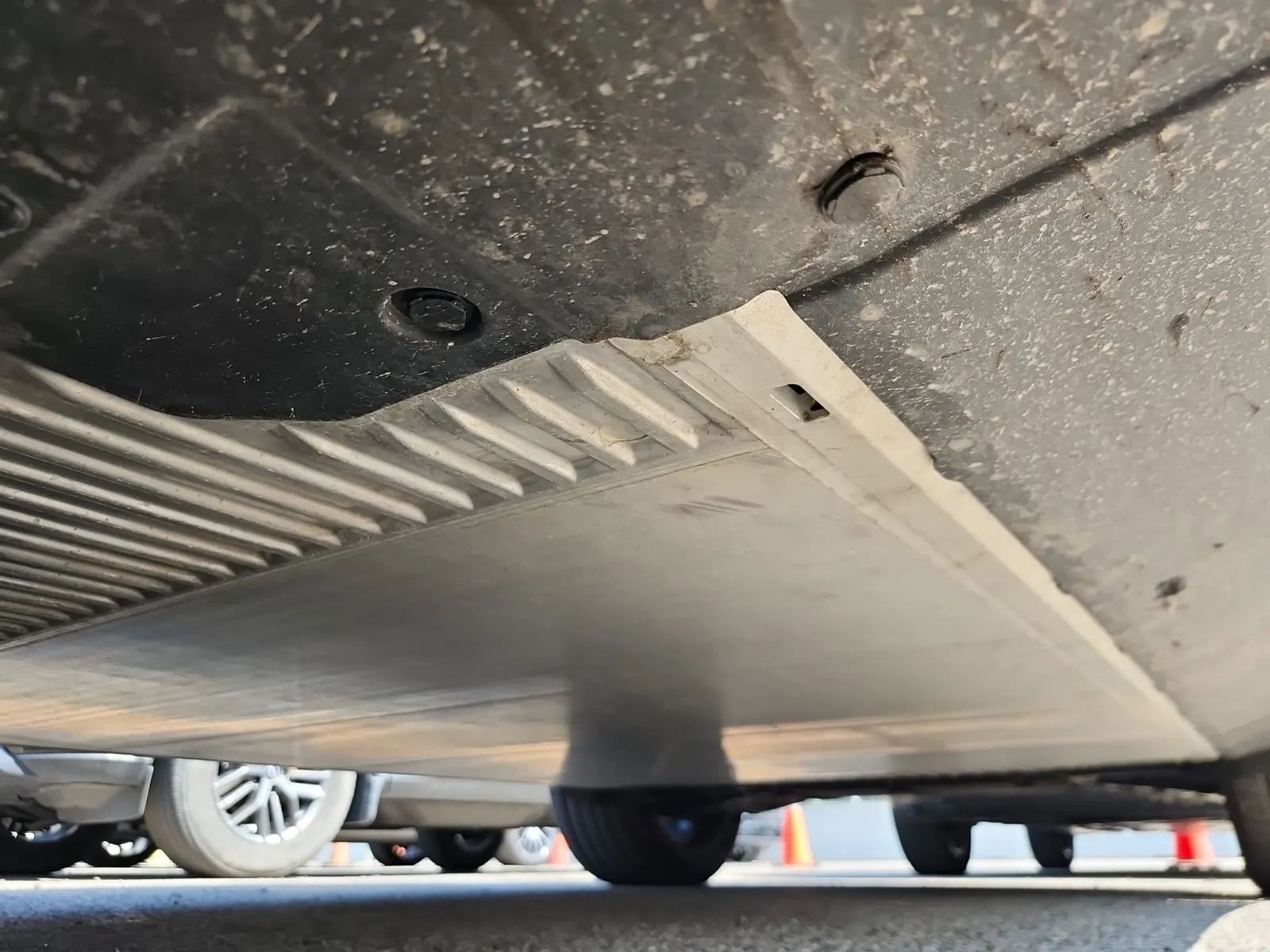 Undercarriage - Driver Photo