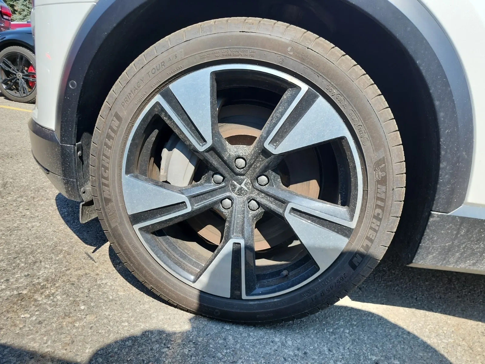 Front driver wheel/tire photo