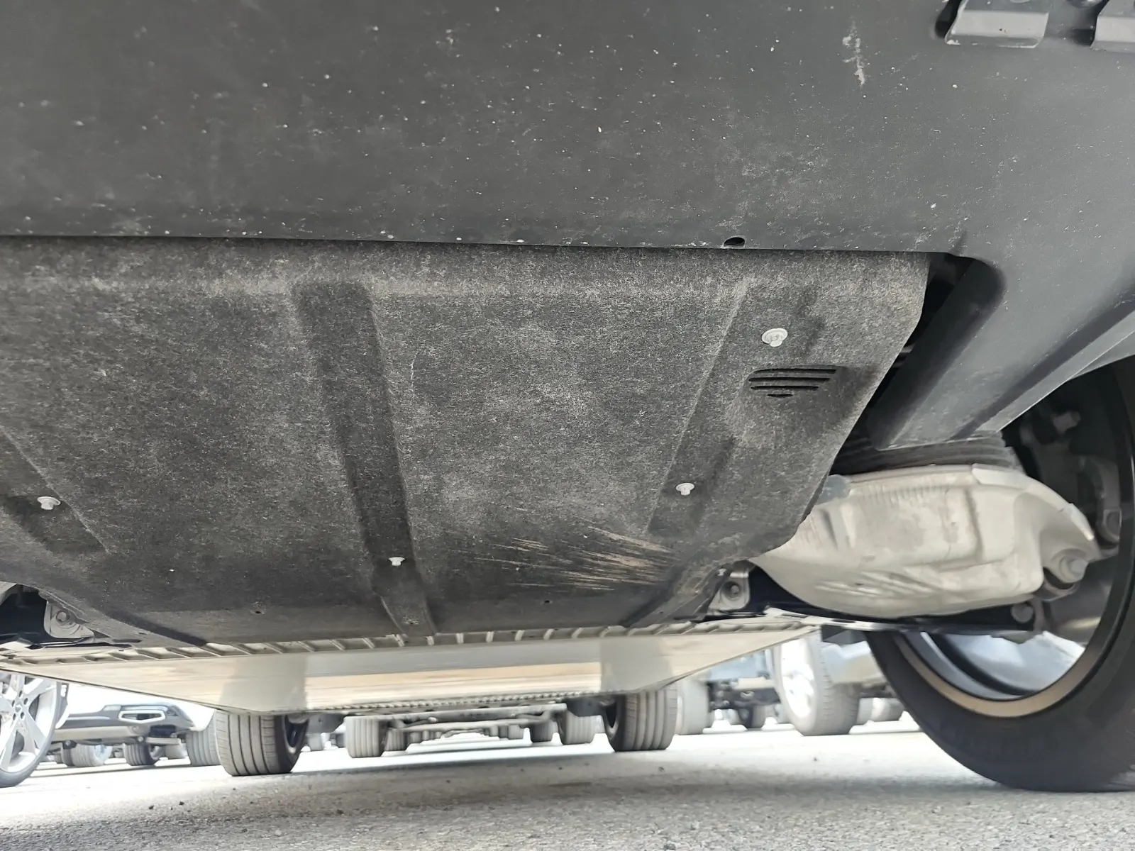 Undercarriage - Rear Photo