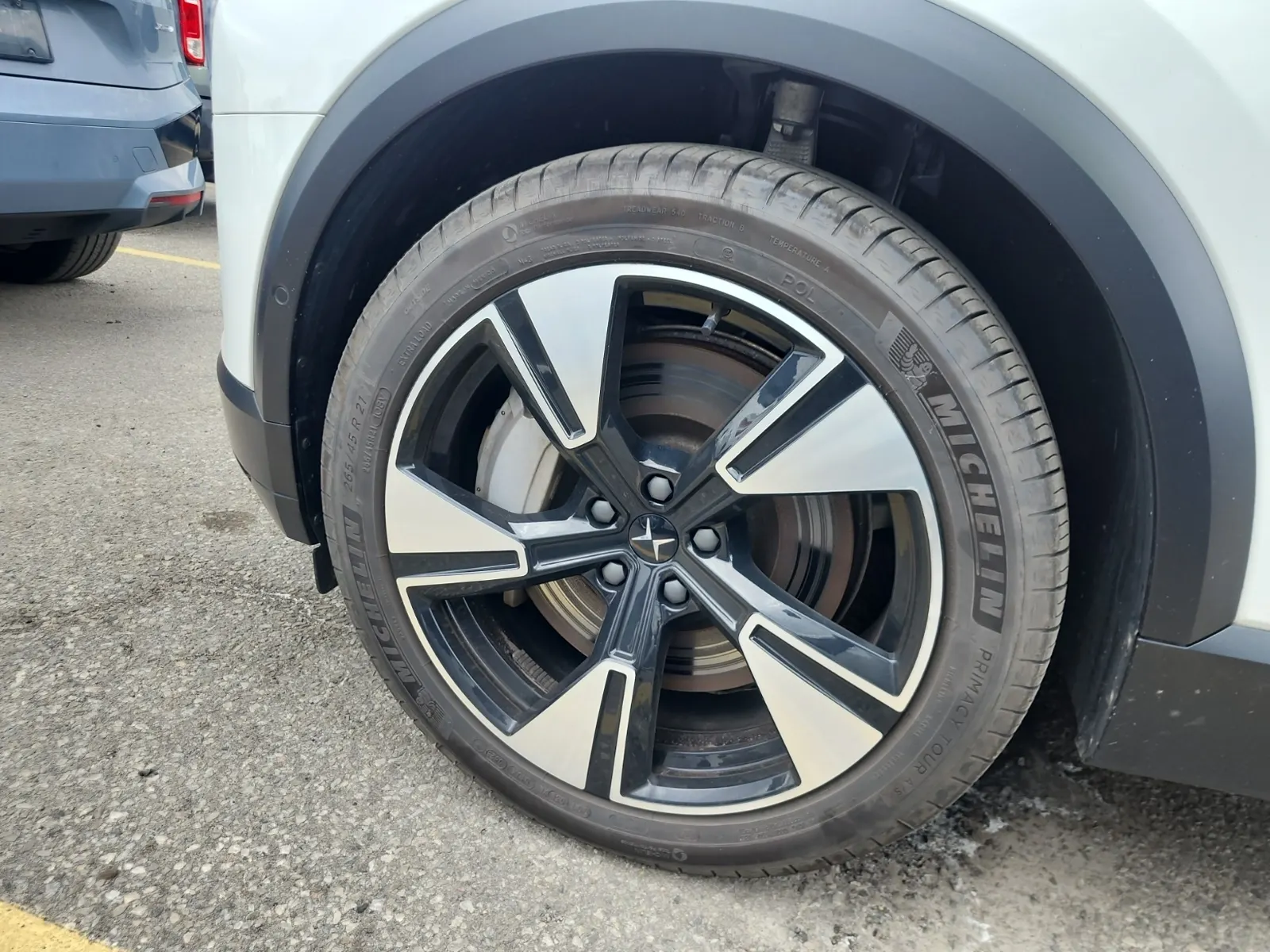 Front driver wheel/tire photo