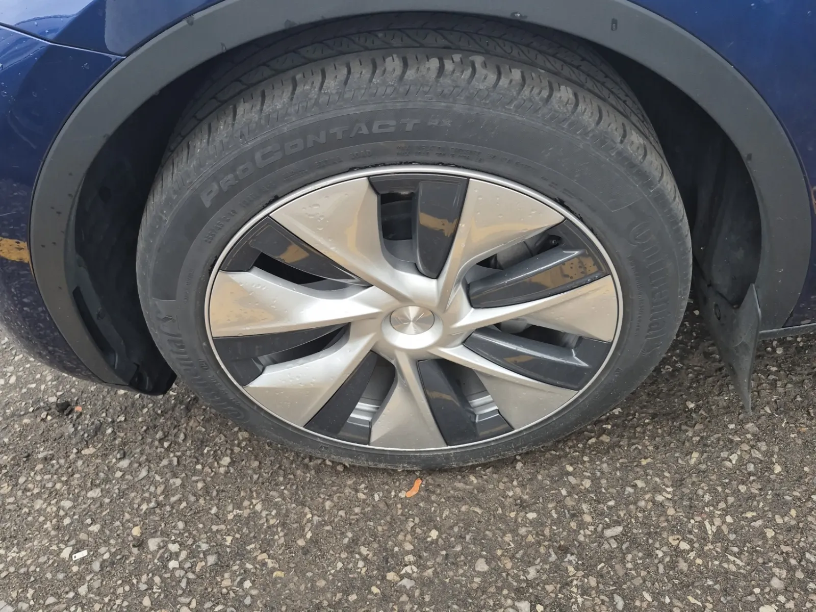 Front driver wheel/tire photo