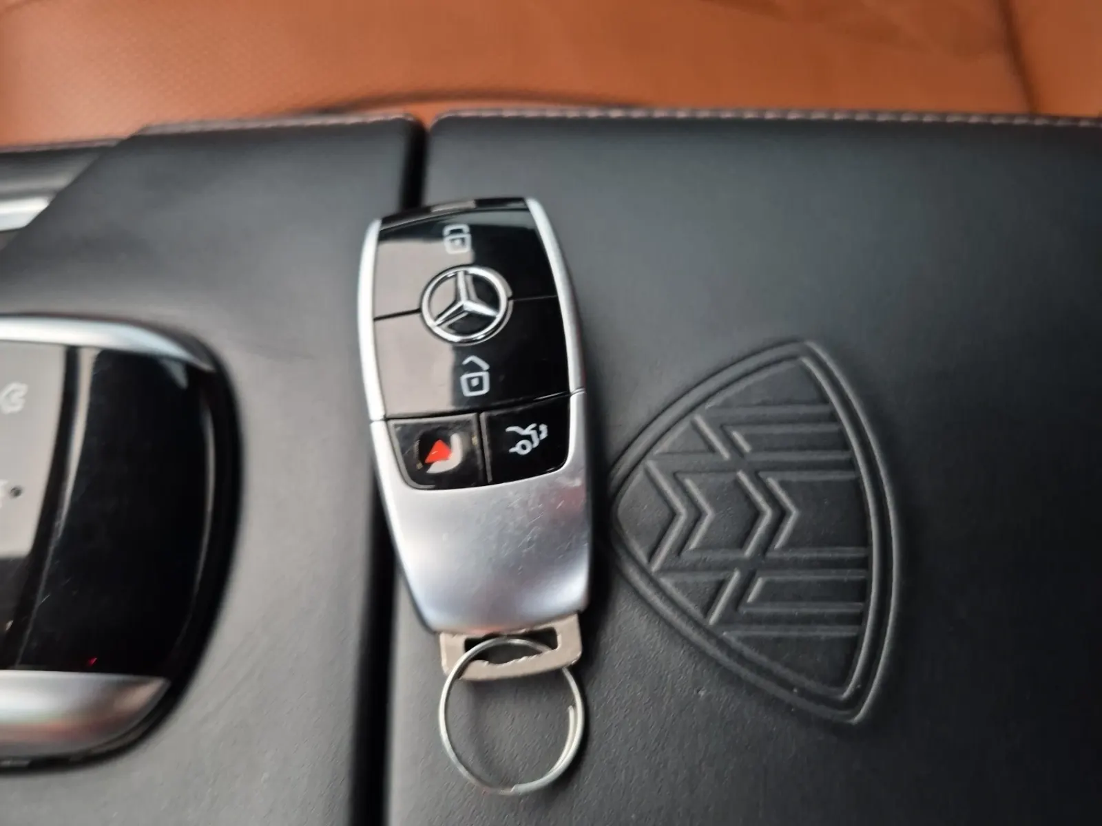 Keys/Fobs/Manual Photo