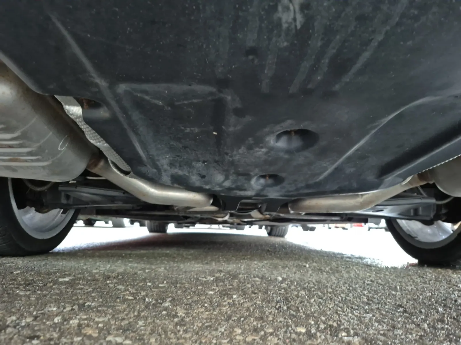Undercarriage - Rear Photo
