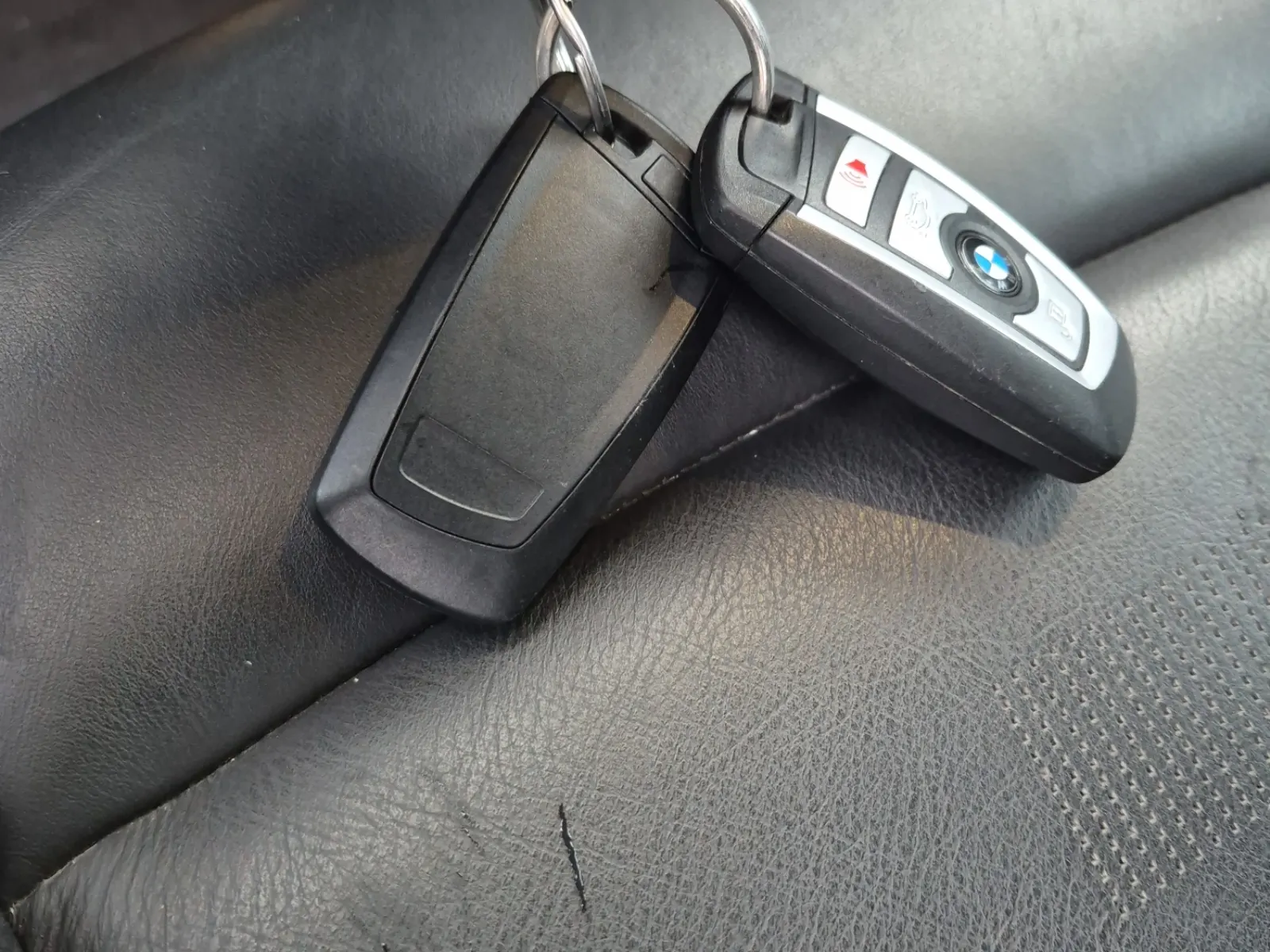 Keys/Fobs/Manual Photo