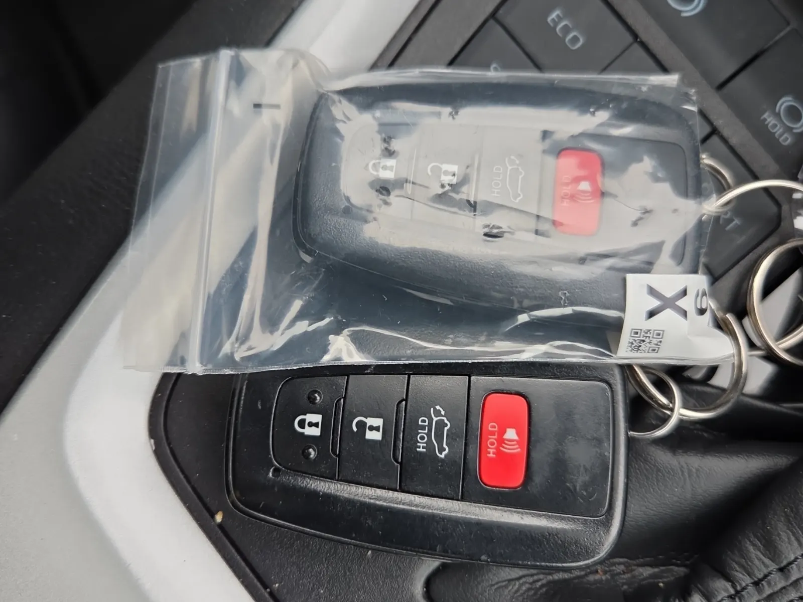 Keys/Fobs/Manual Photo