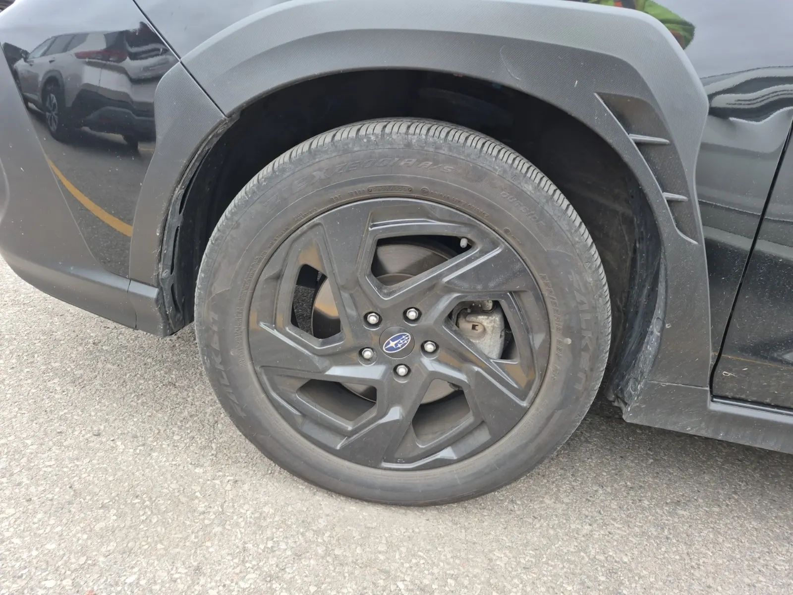 Front driver wheel/tire photo