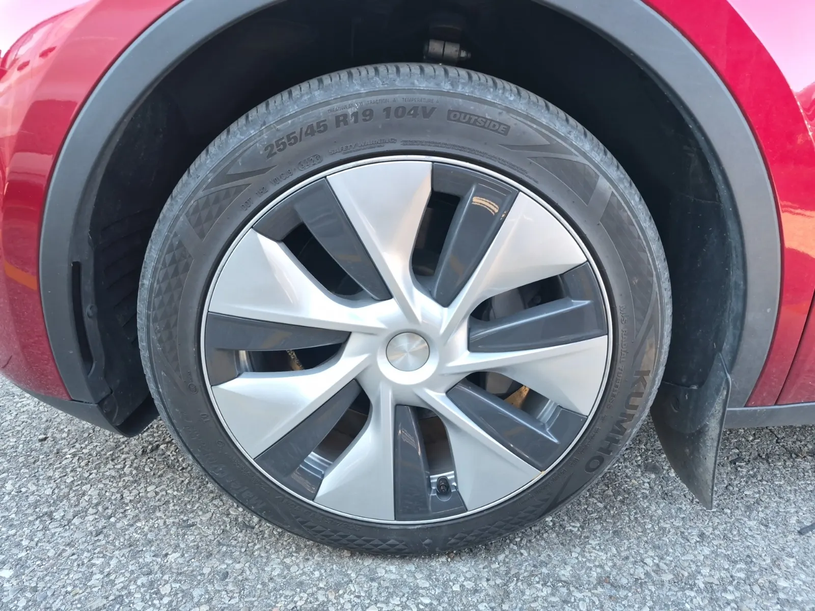 Front driver wheel/tire photo