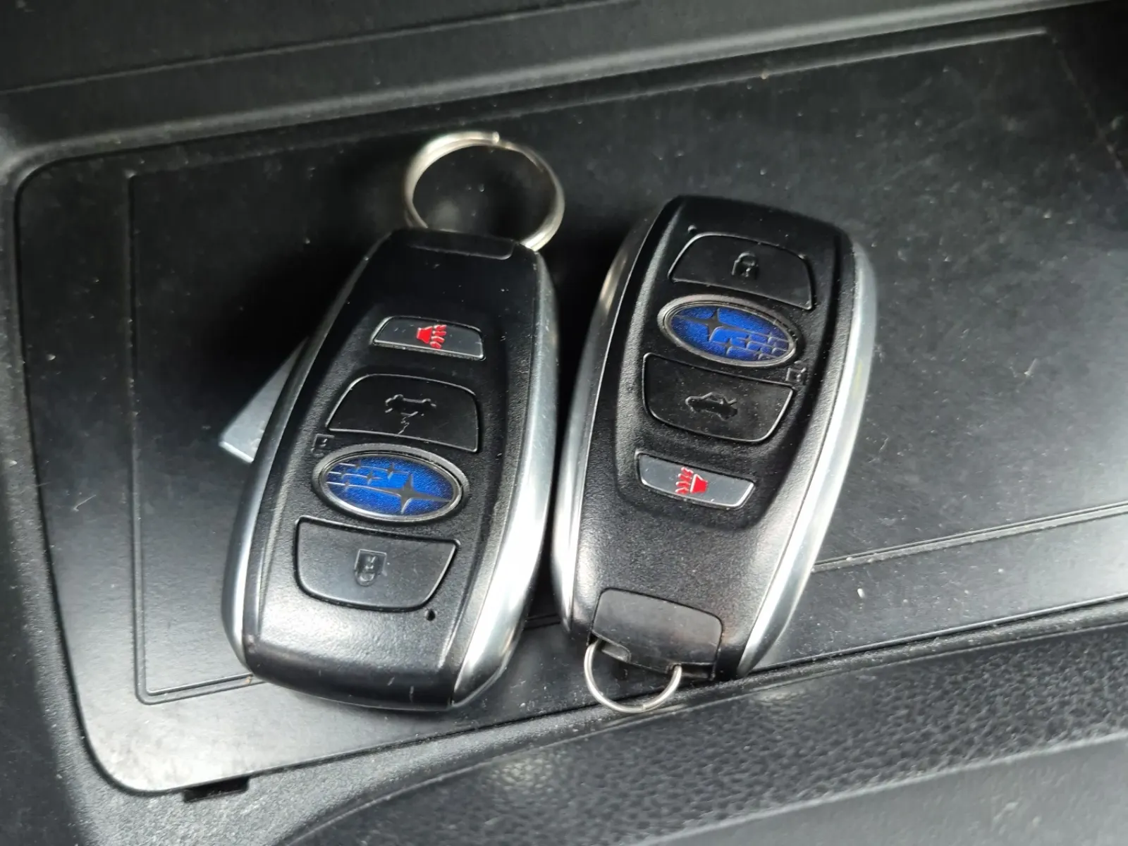 Keys/Fobs/Manual Photo