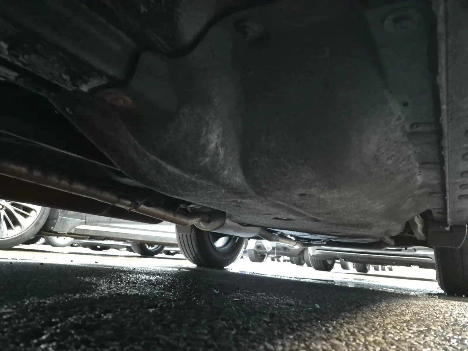 Undercarriage - Driver Photo
