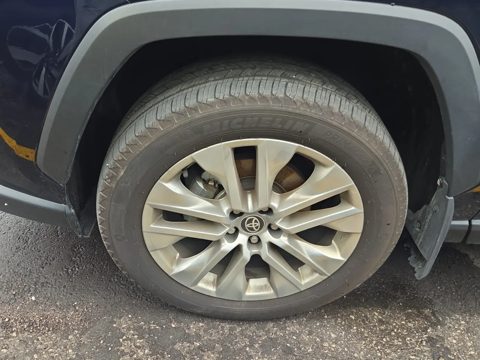 Front driver wheel/tire photo