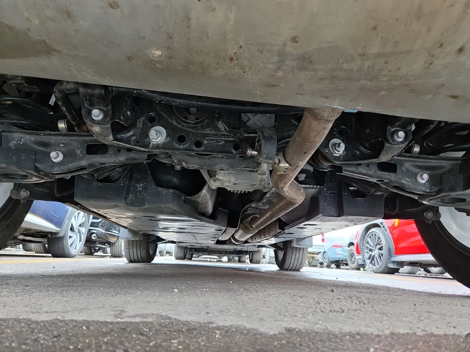 Undercarriage - Rear Photo