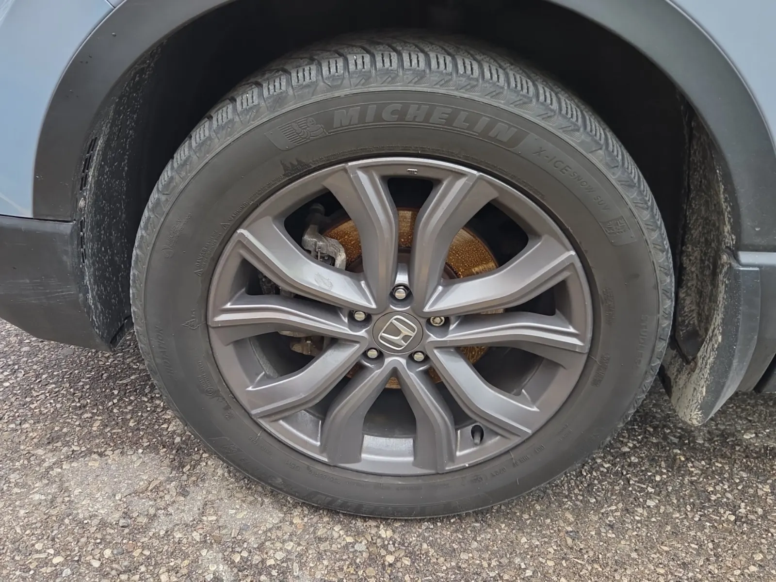 Front driver wheel/tire photo