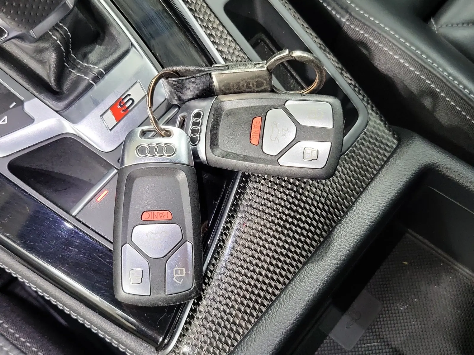 Keys/Fobs/Manual Photo