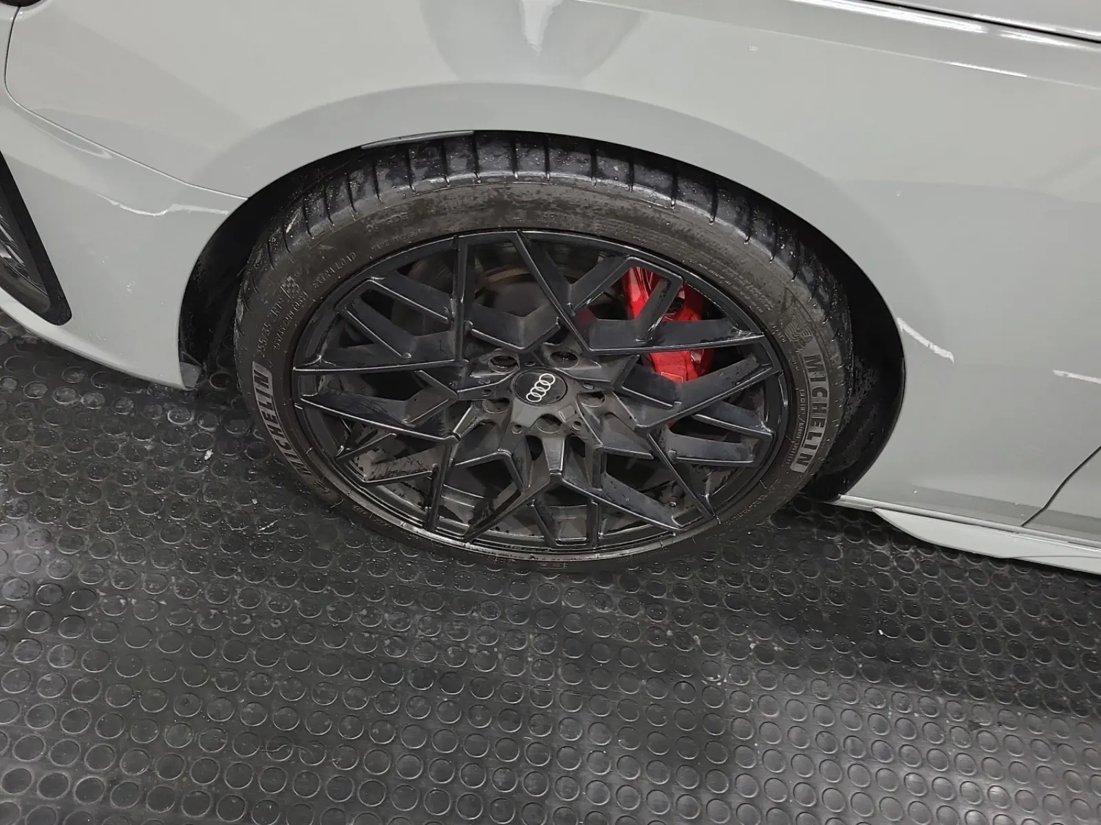 Front driver wheel/tire photo