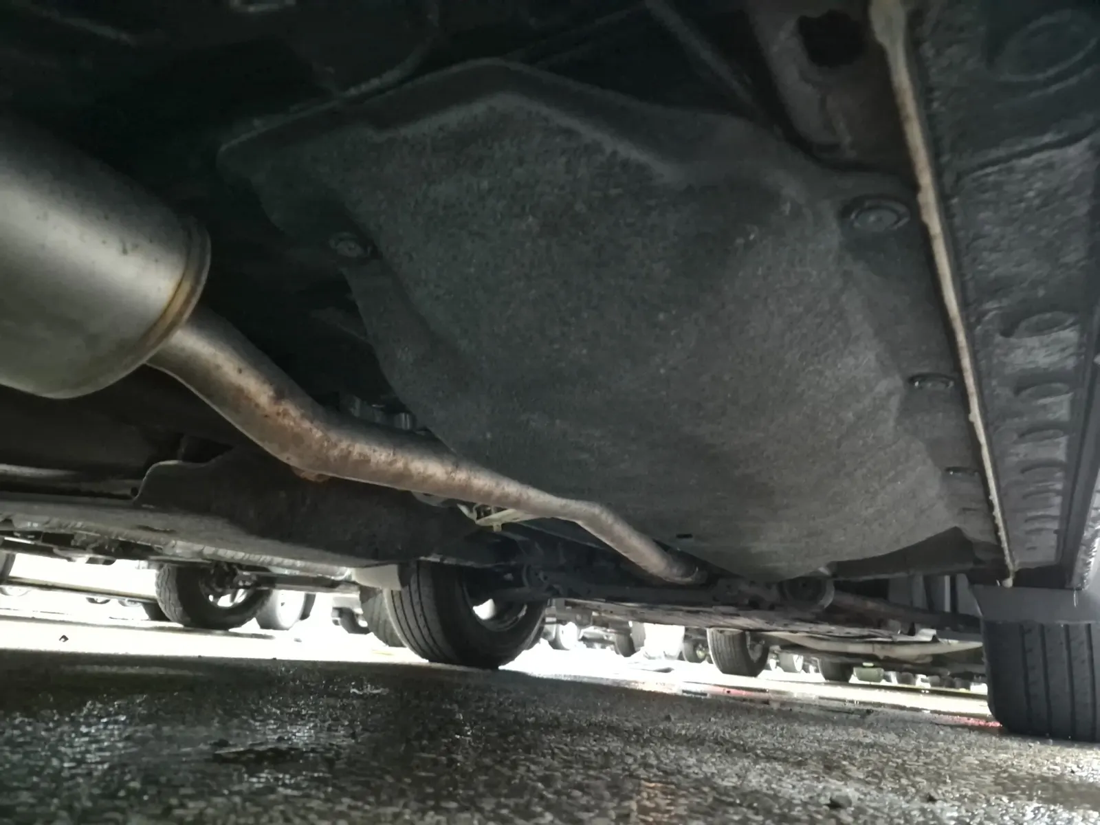Undercarriage - Passenger Photo