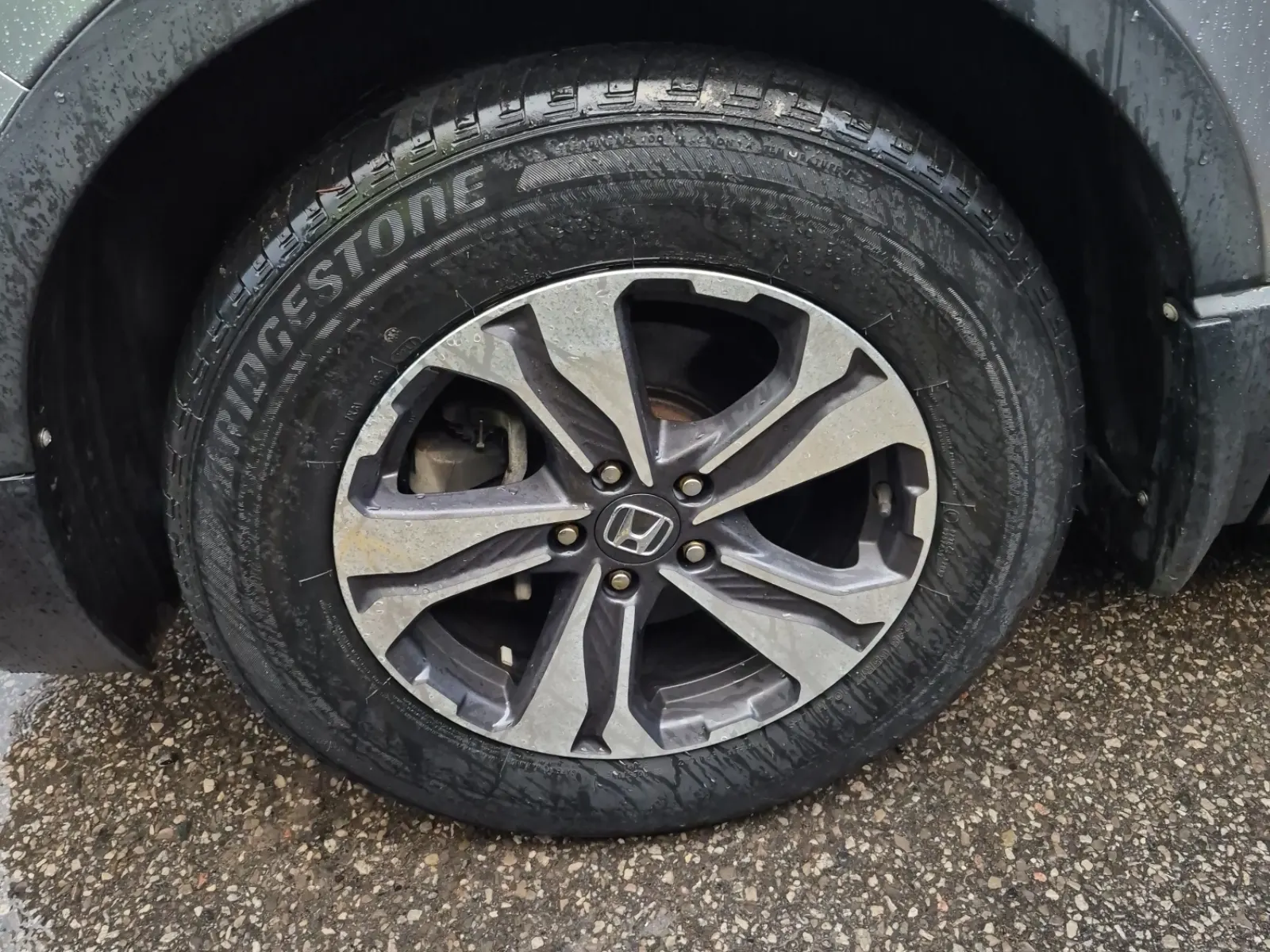 Front driver wheel/tire photo
