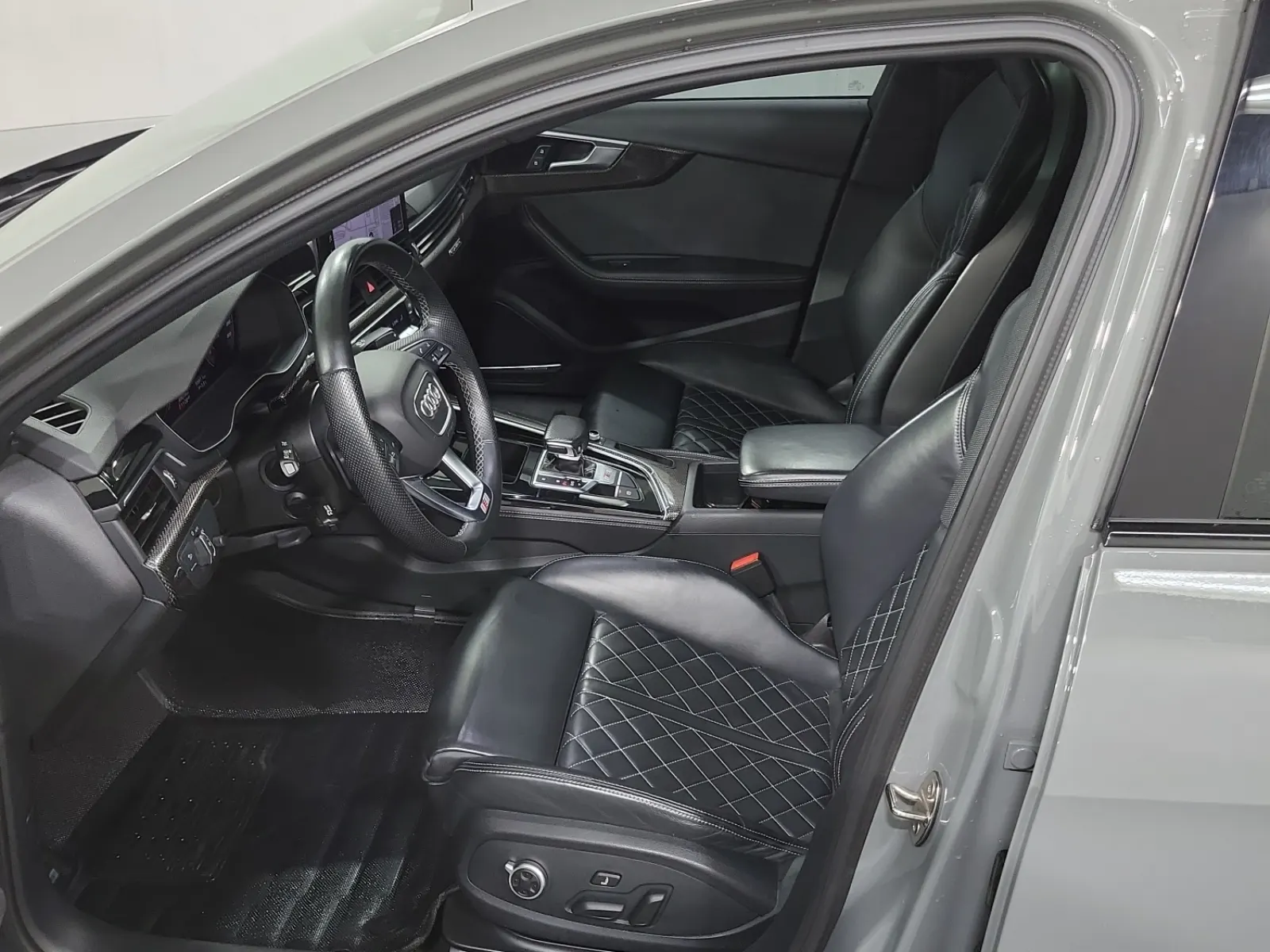Front Interior Photo