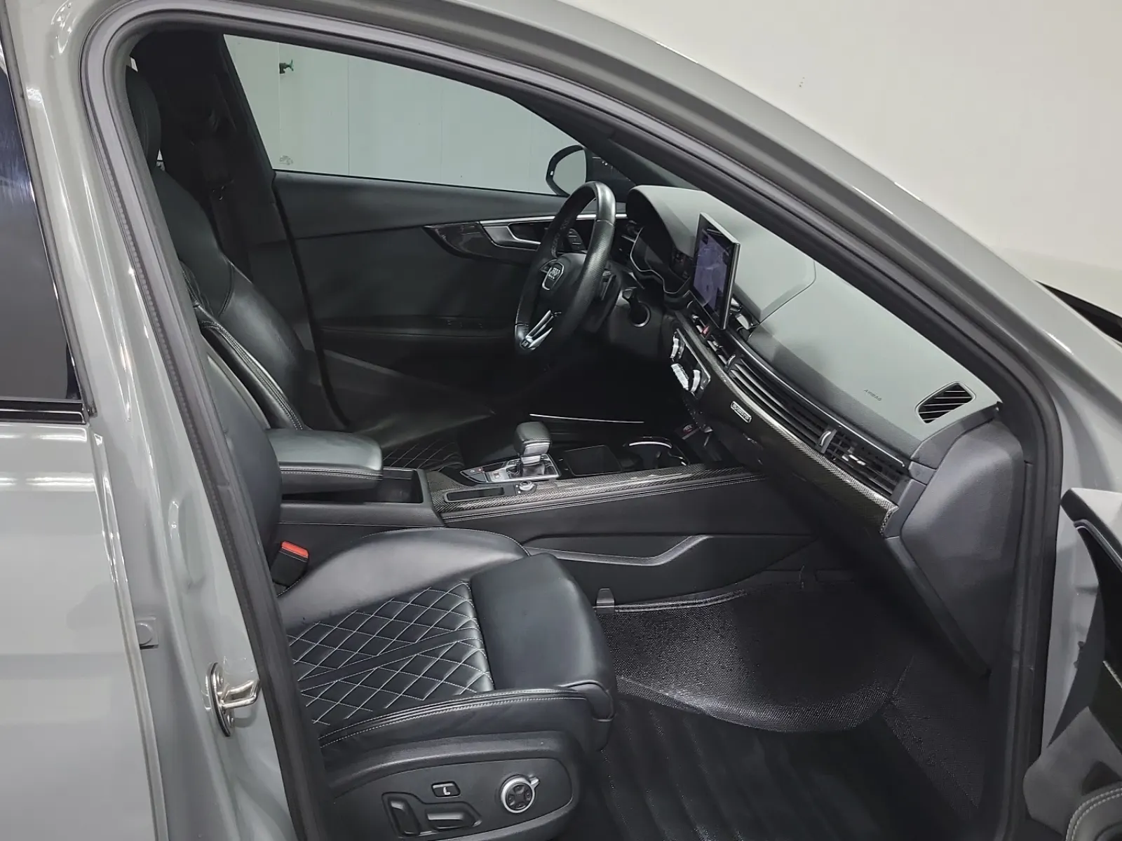 Right Side Interior Photo