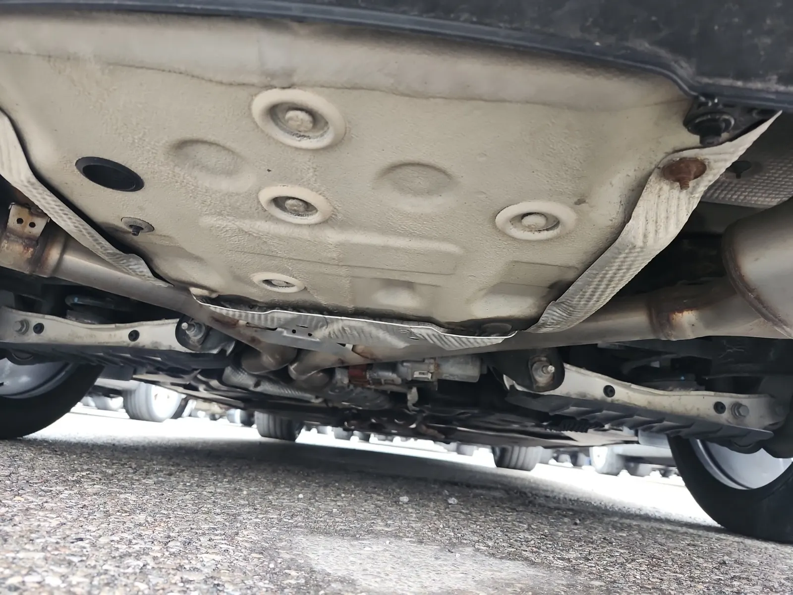 Undercarriage - Rear Photo