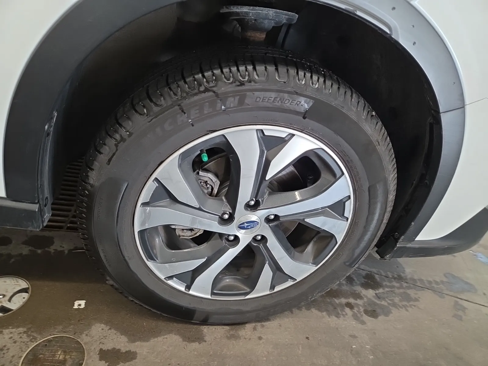 Right Front Wheel/Tire Photo