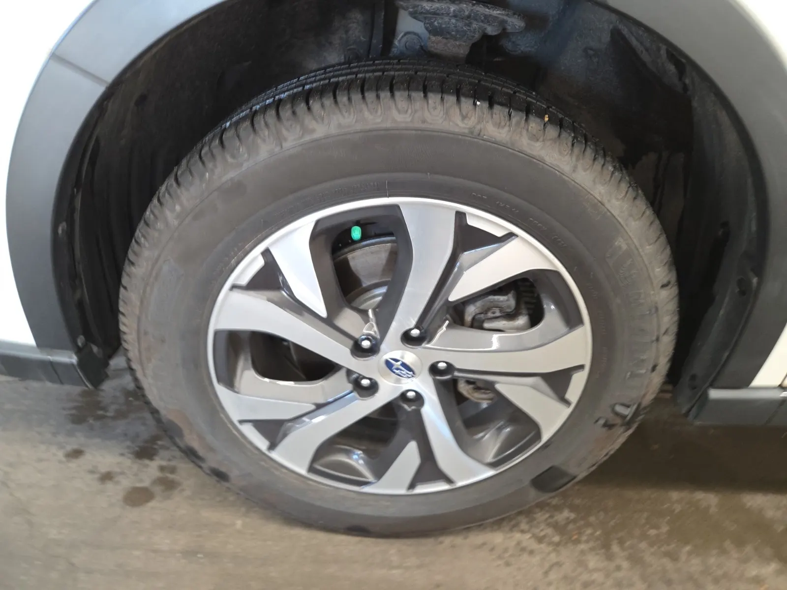 Front driver wheel/tire photo