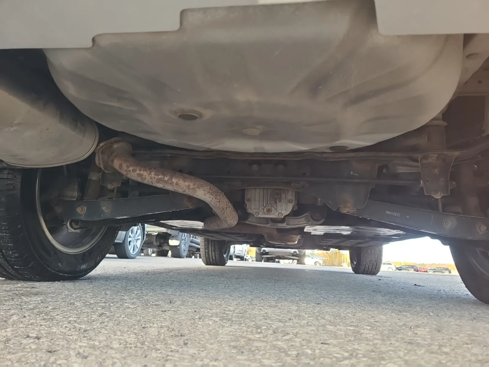 Undercarriage - Rear Photo