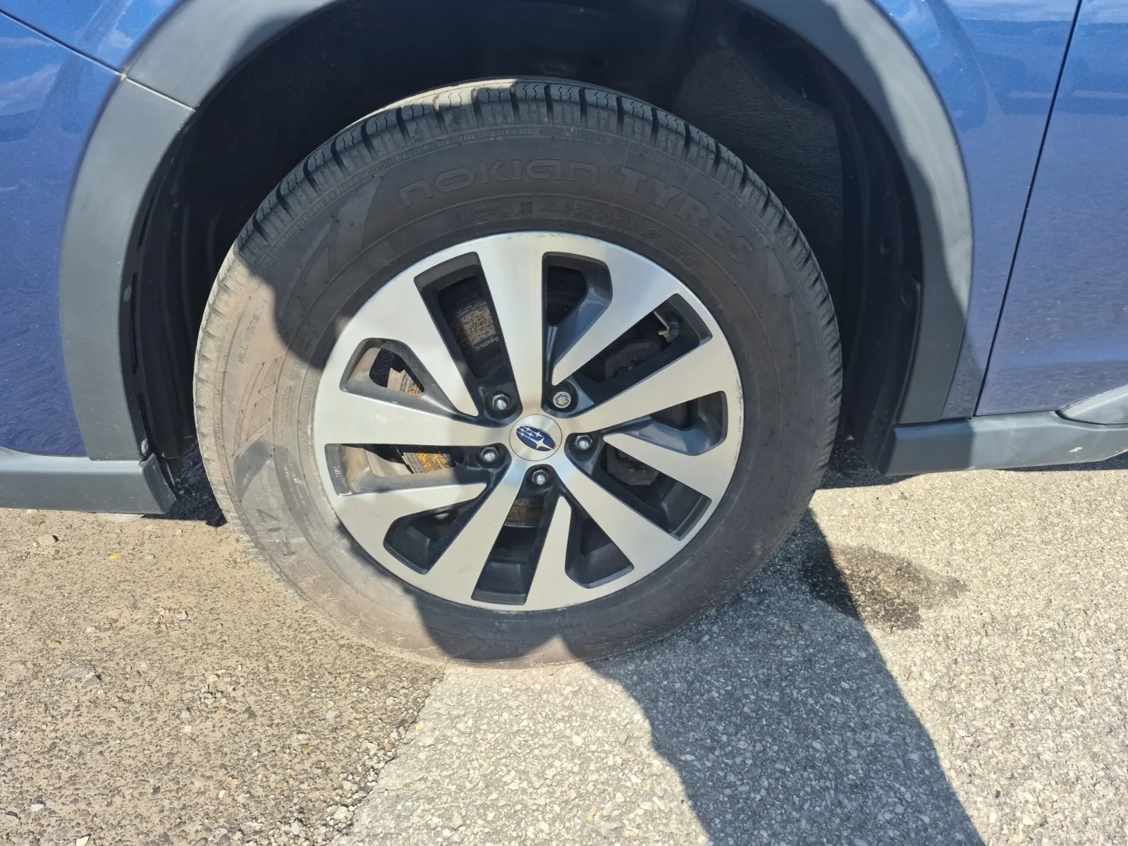 Front driver wheel/tire photo