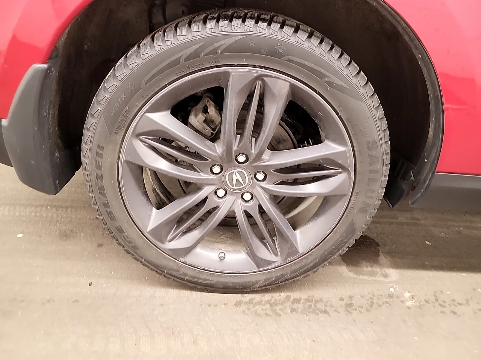 Right Rear Wheel/Tire Photo