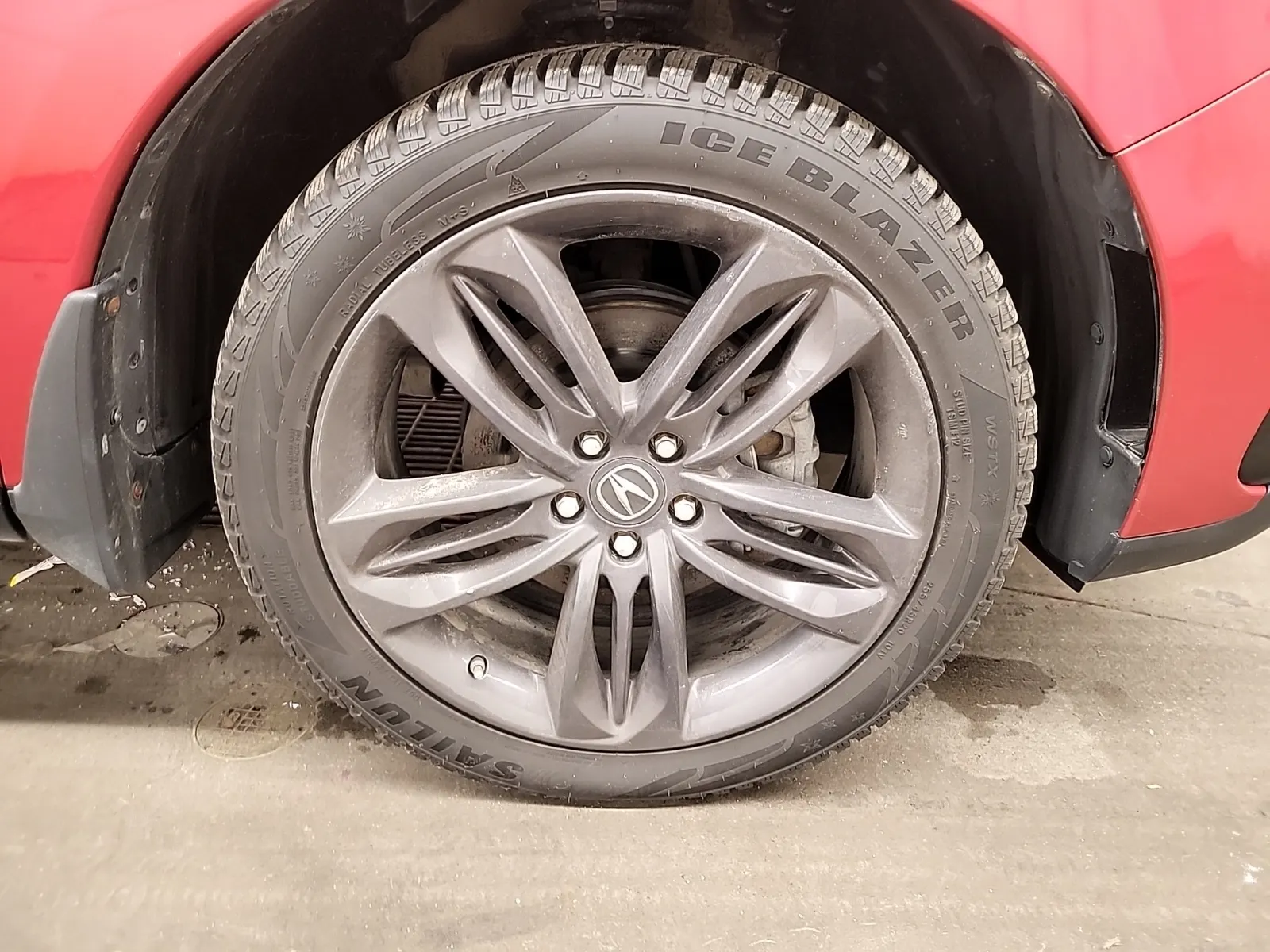 Right Front Wheel/Tire Photo