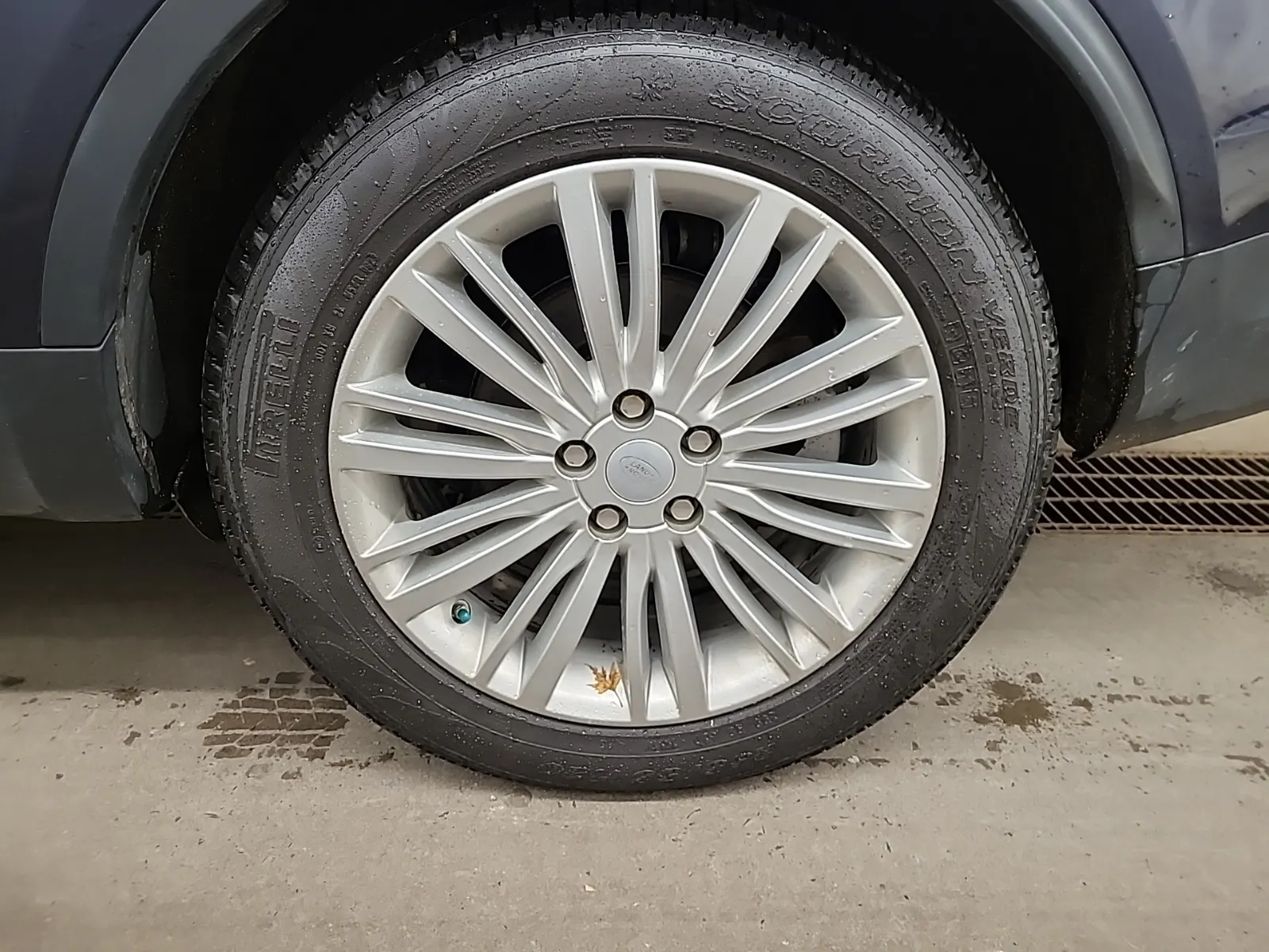 Left Rear Wheel/Tire Photo