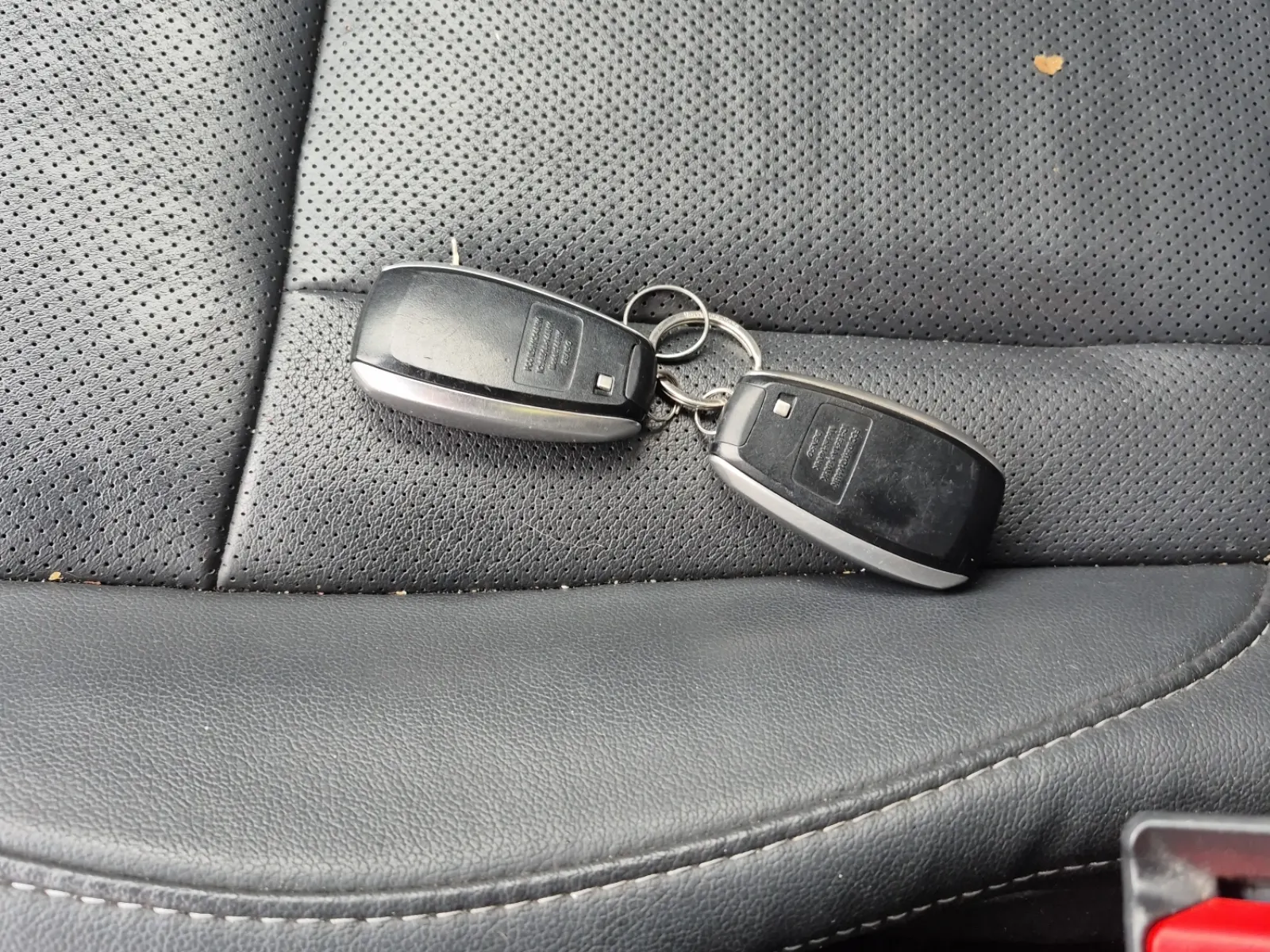 Keys/Fobs/Manual Photo