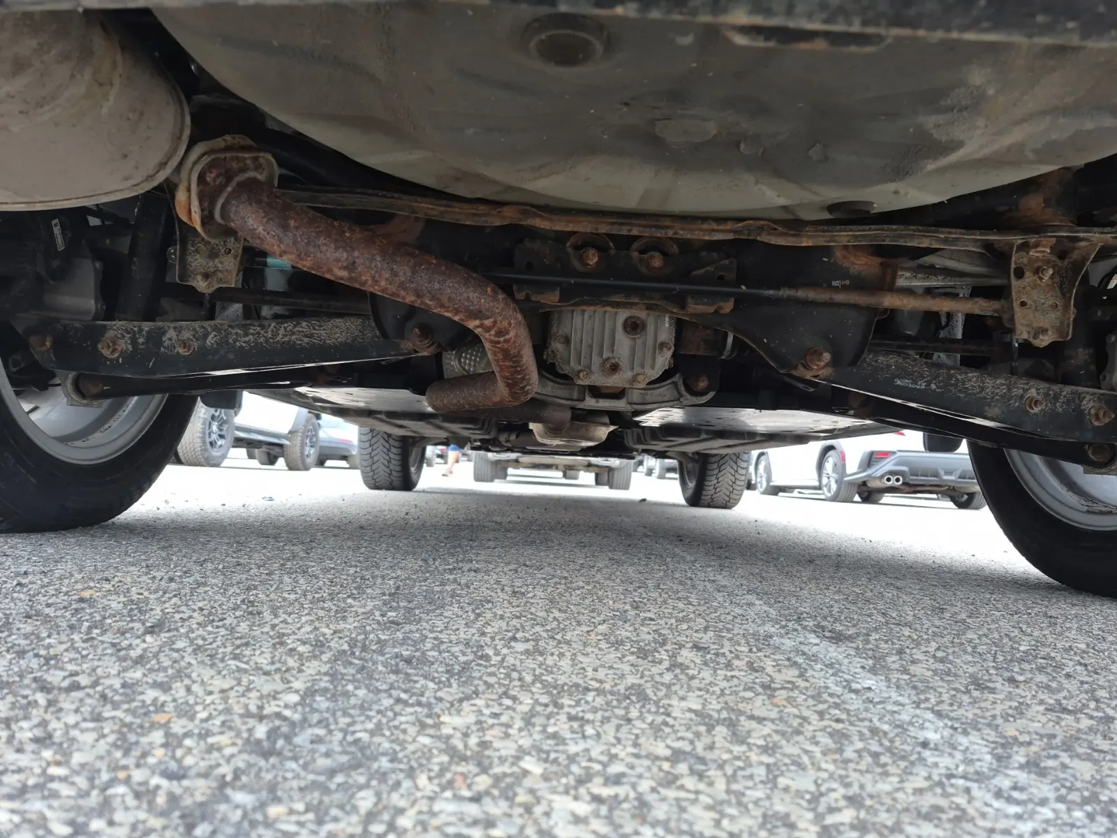 Undercarriage - Rear Photo