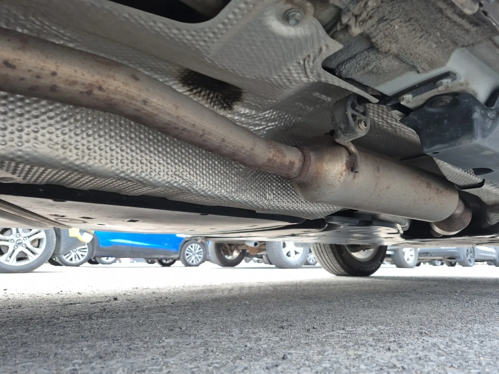 Undercarriage - Passenger Photo