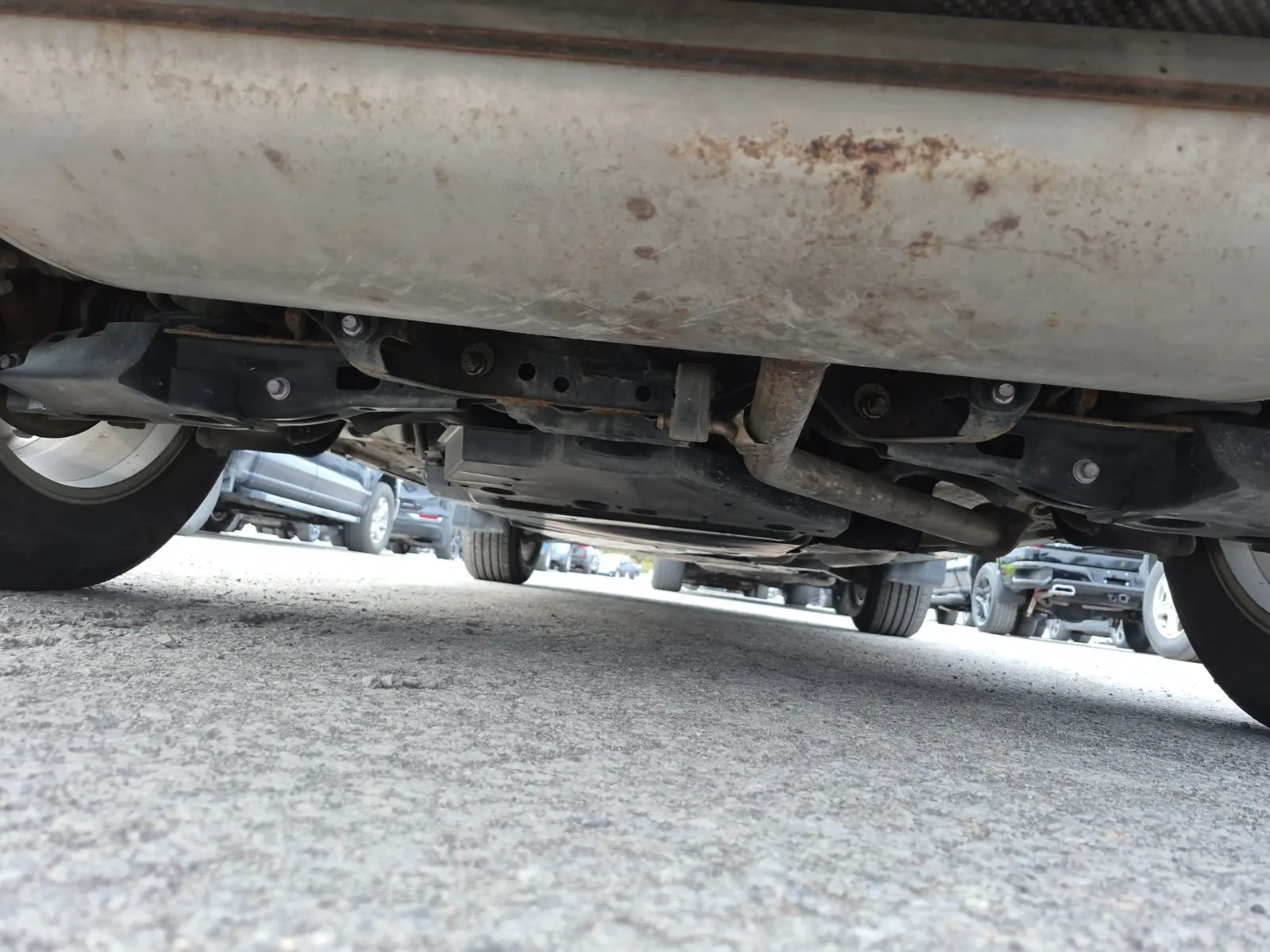Undercarriage - Rear Photo