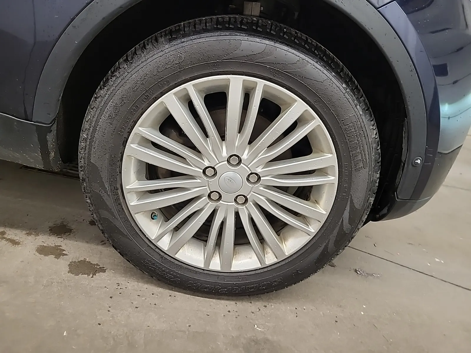 Right Front Wheel/Tire Photo