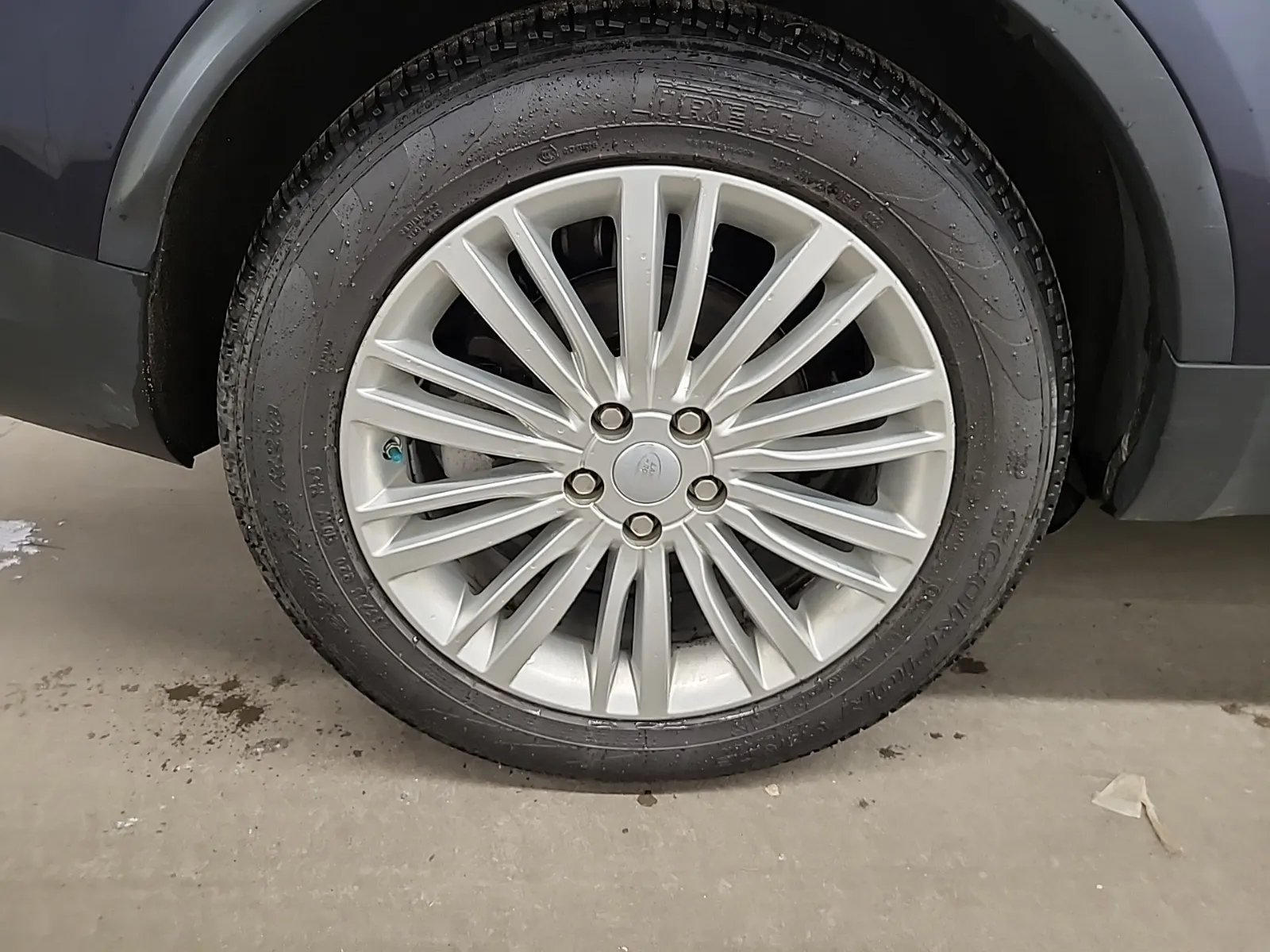 Right Rear Wheel/Tire Photo