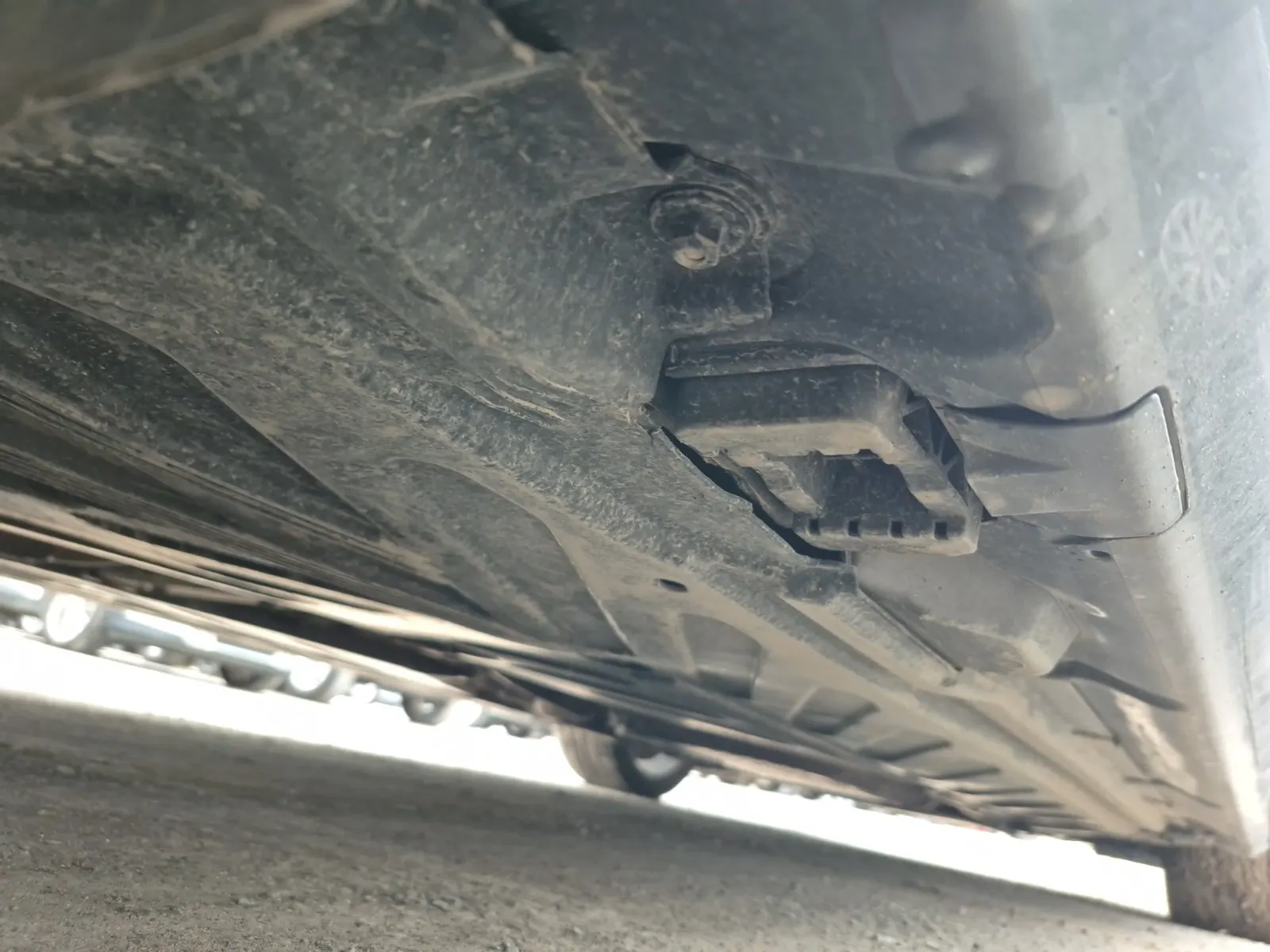 Undercarriage - Passenger Photo