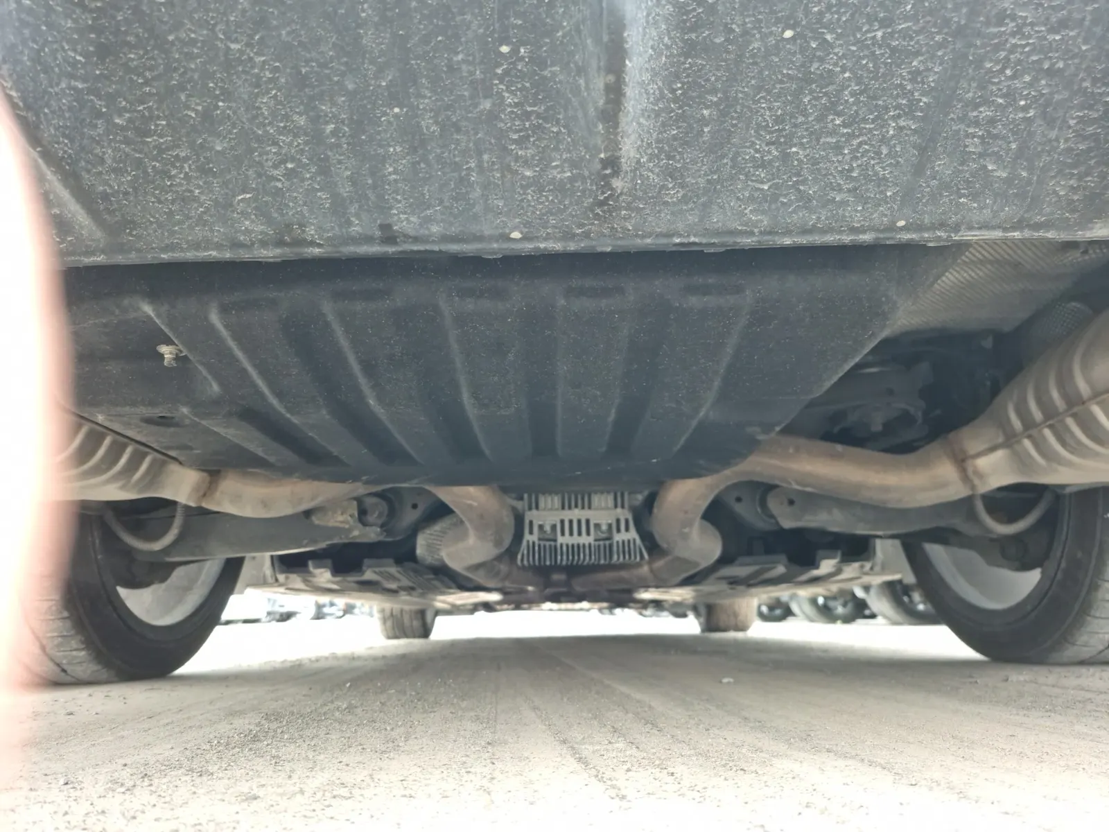 Undercarriage - Rear Photo