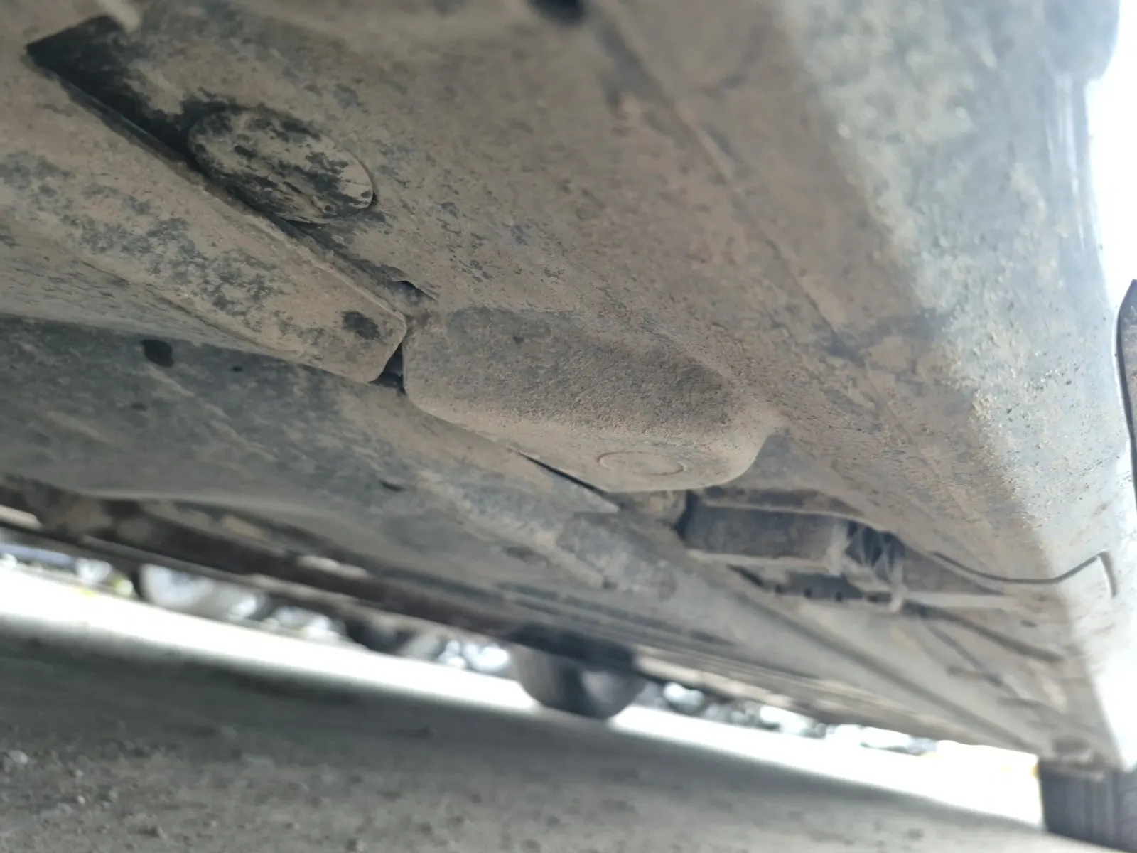 Undercarriage - Driver Photo