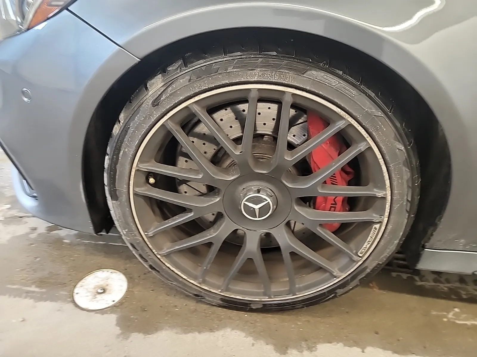 Front driver wheel/tire photo