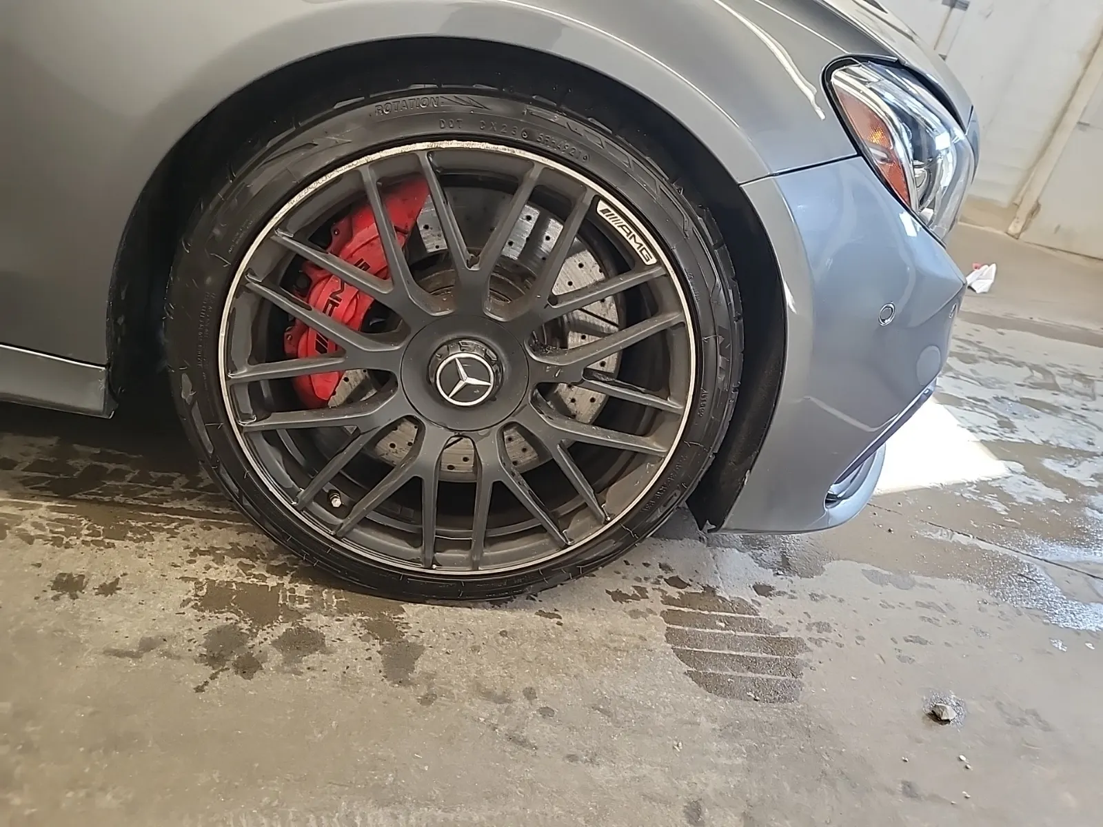 Right Front Wheel/Tire Photo
