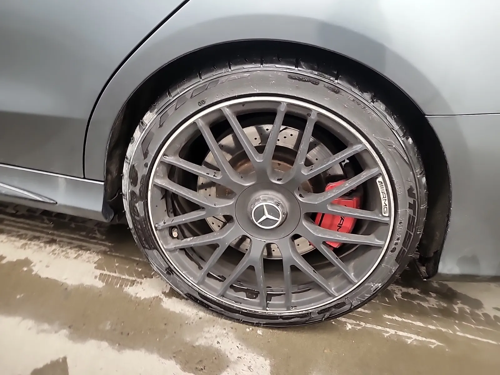 Left Rear Wheel/Tire Photo